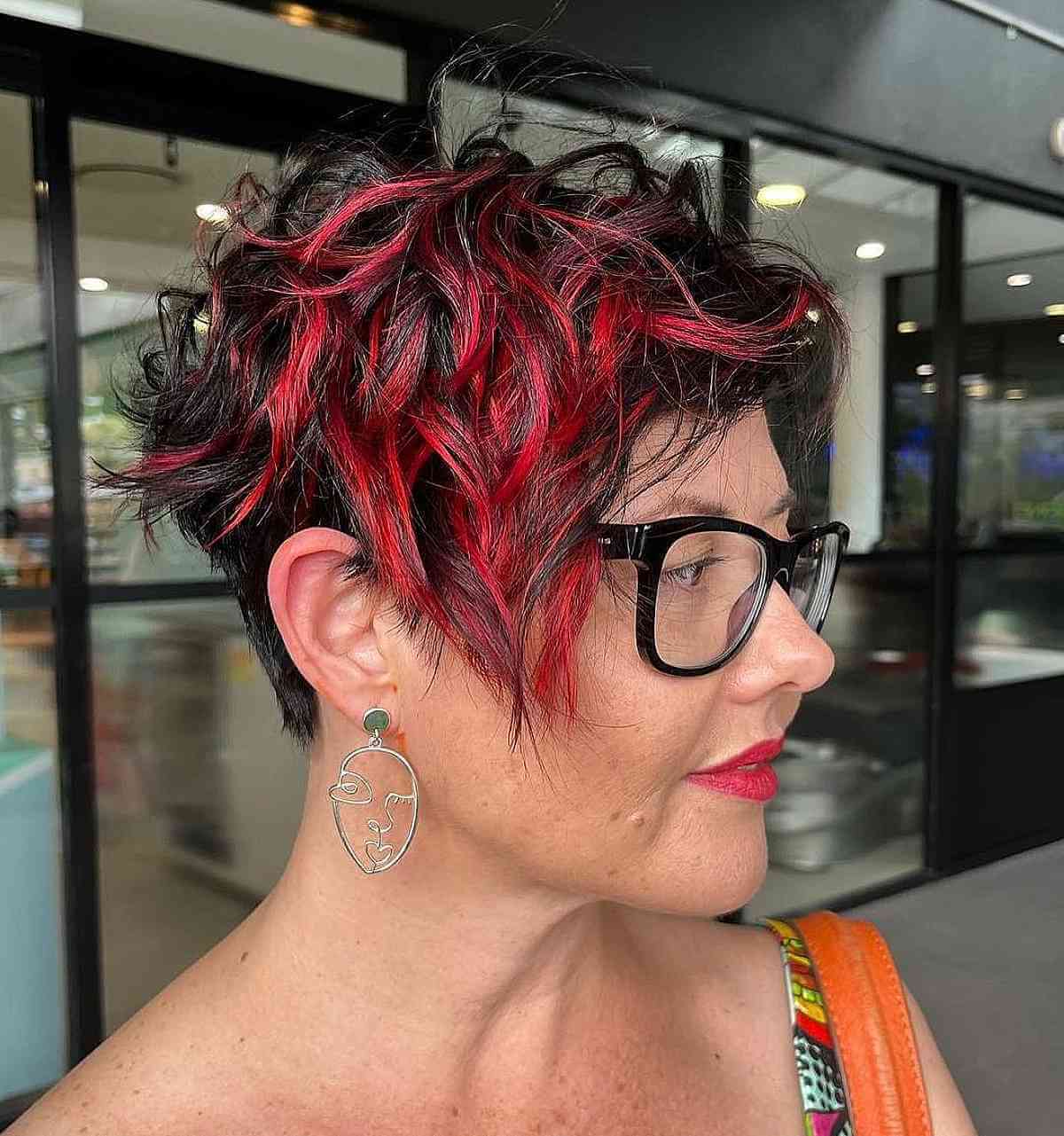 64 Sexiest Short Hairstyles for Women Over 40 in 2025