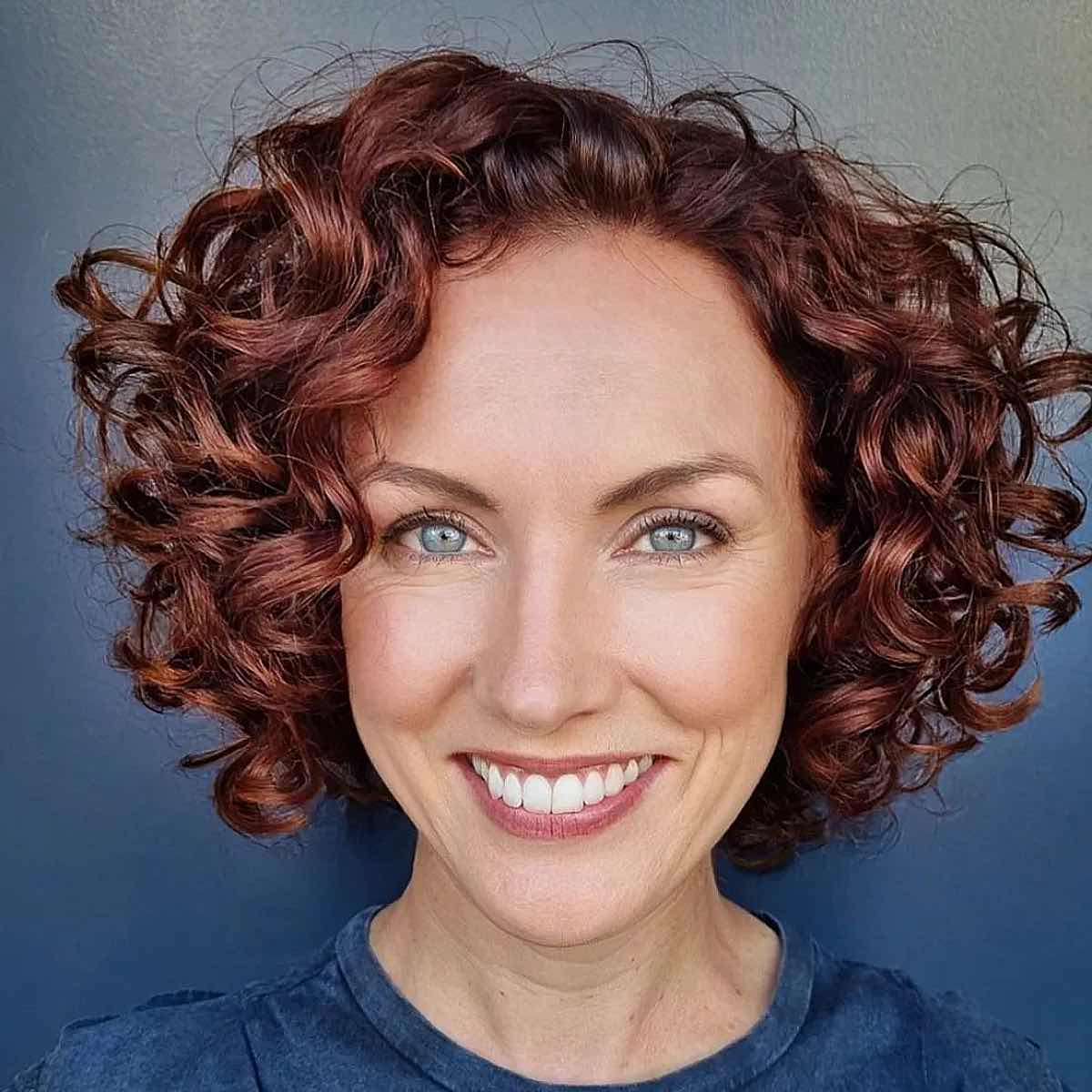 64 Sexiest Short Hairstyles for Women Over 40 in 2025