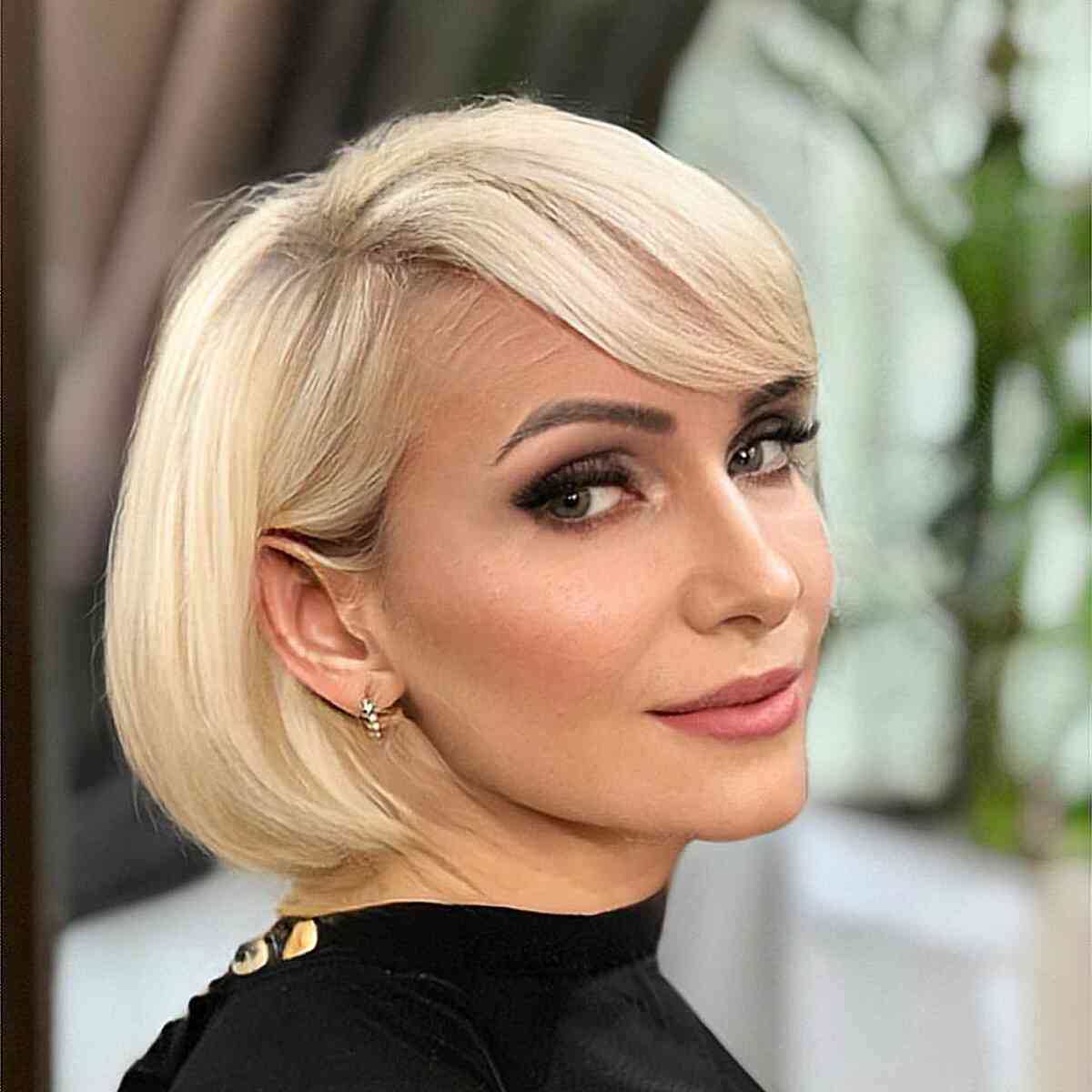 64 Sexiest Short Hairstyles for Women Over 40 in 2025