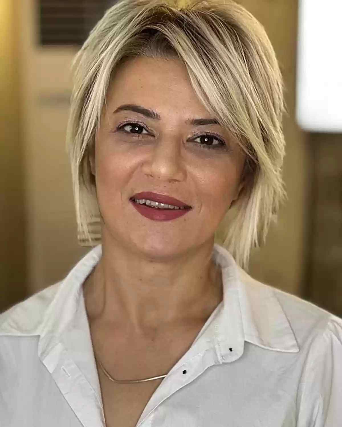 64 Sexiest Short Hairstyles for Women Over 40 in 2025