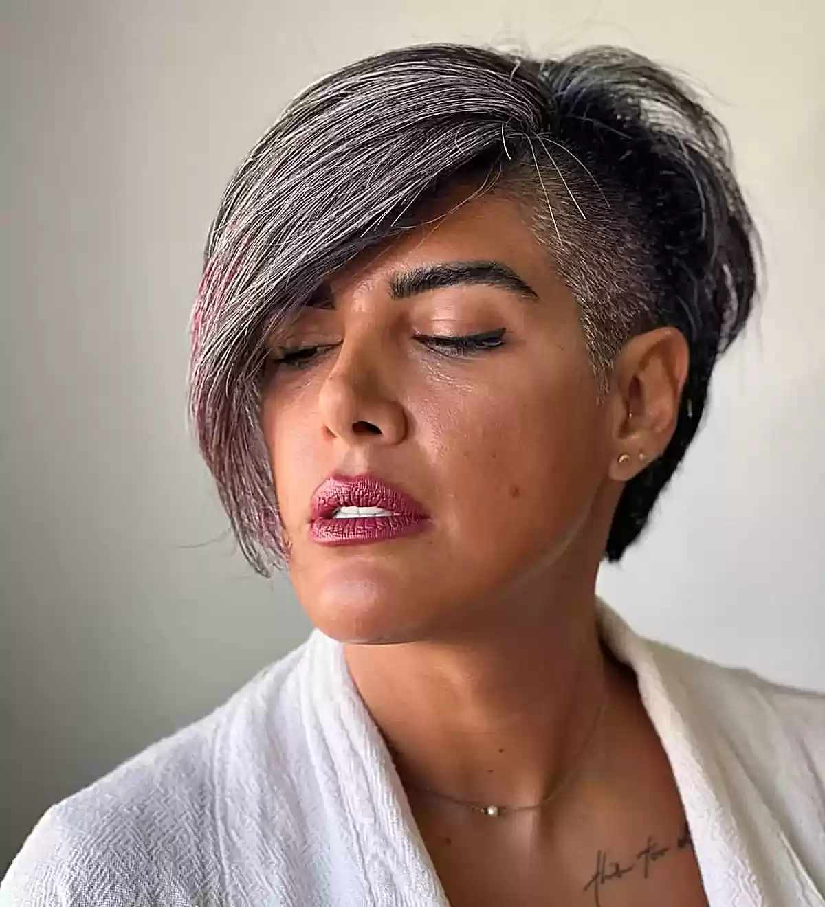 54 Top Short Hairstyles for Thick Hair to Be More Manageable