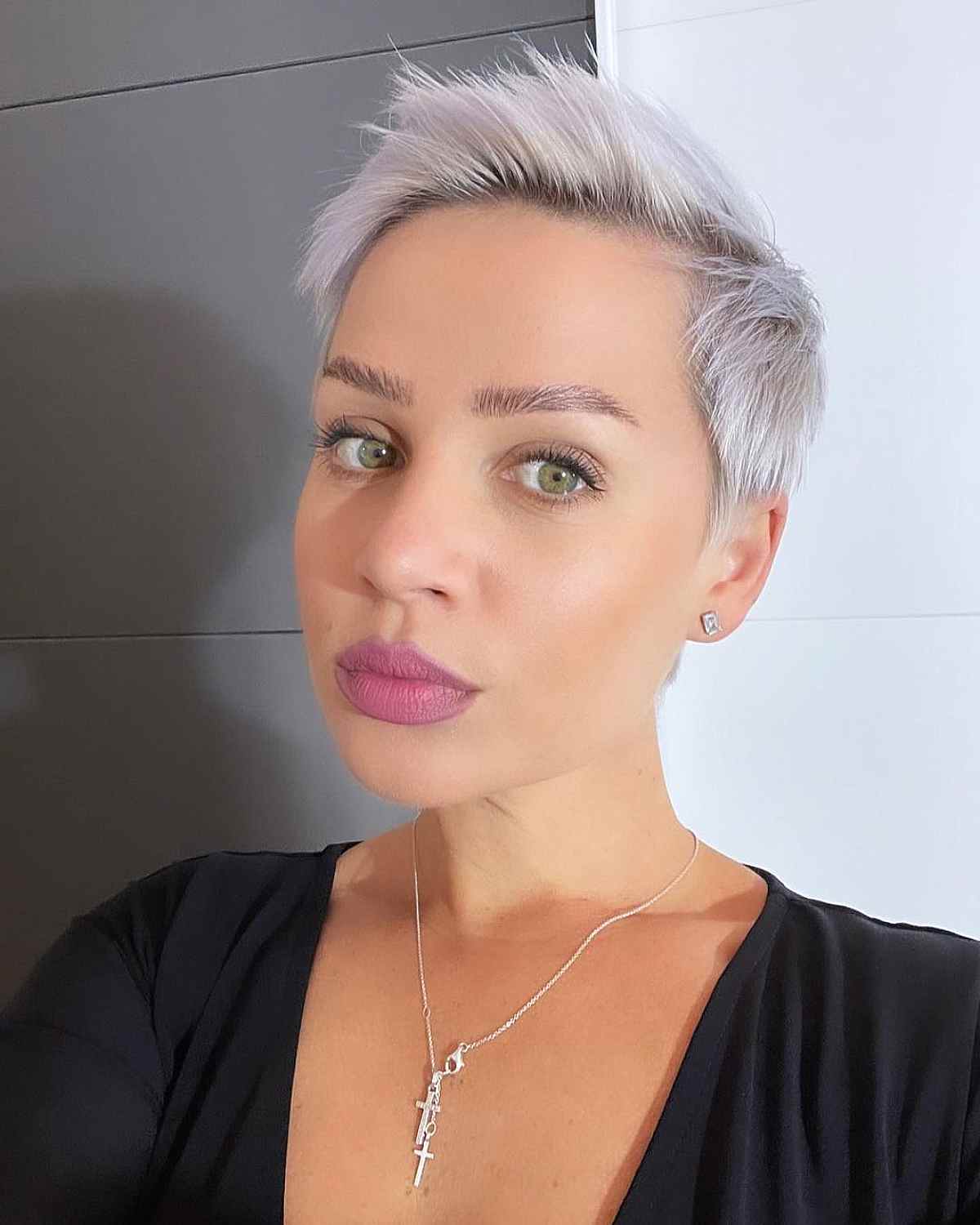 54 Top Short Hairstyles for Thick Hair to Be More Manageable