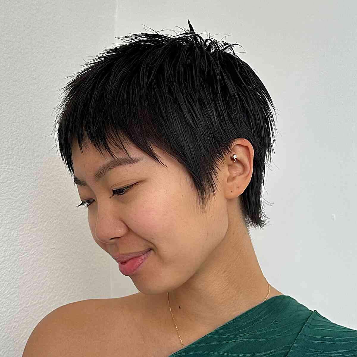 The 90s Pixie Cut Is Making a Comeback – But With A Modern Twist You Just Have to See