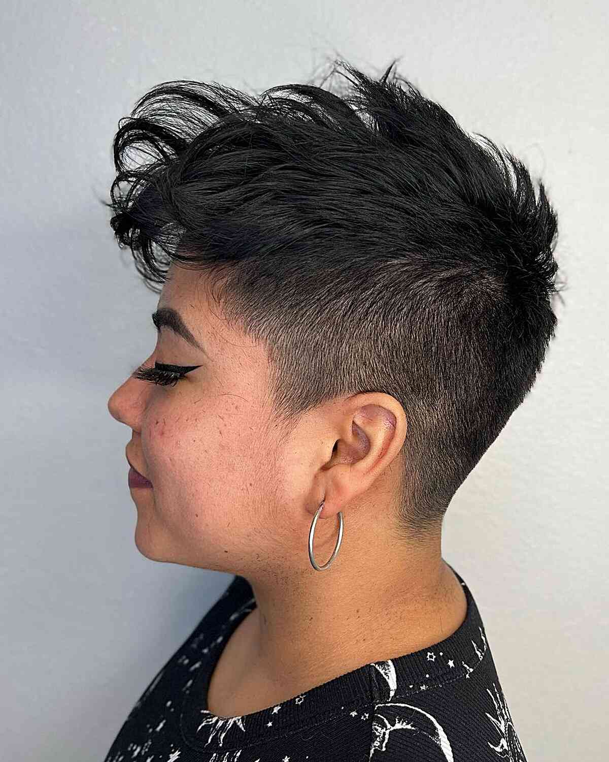 50 Best Short Hairstyles for Round Faces to Look Slimmer