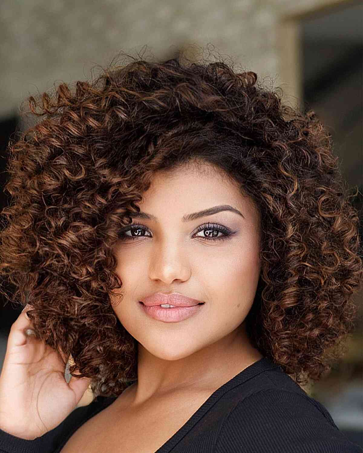50 Best Short Hairstyles for Round Faces to Look Slimmer