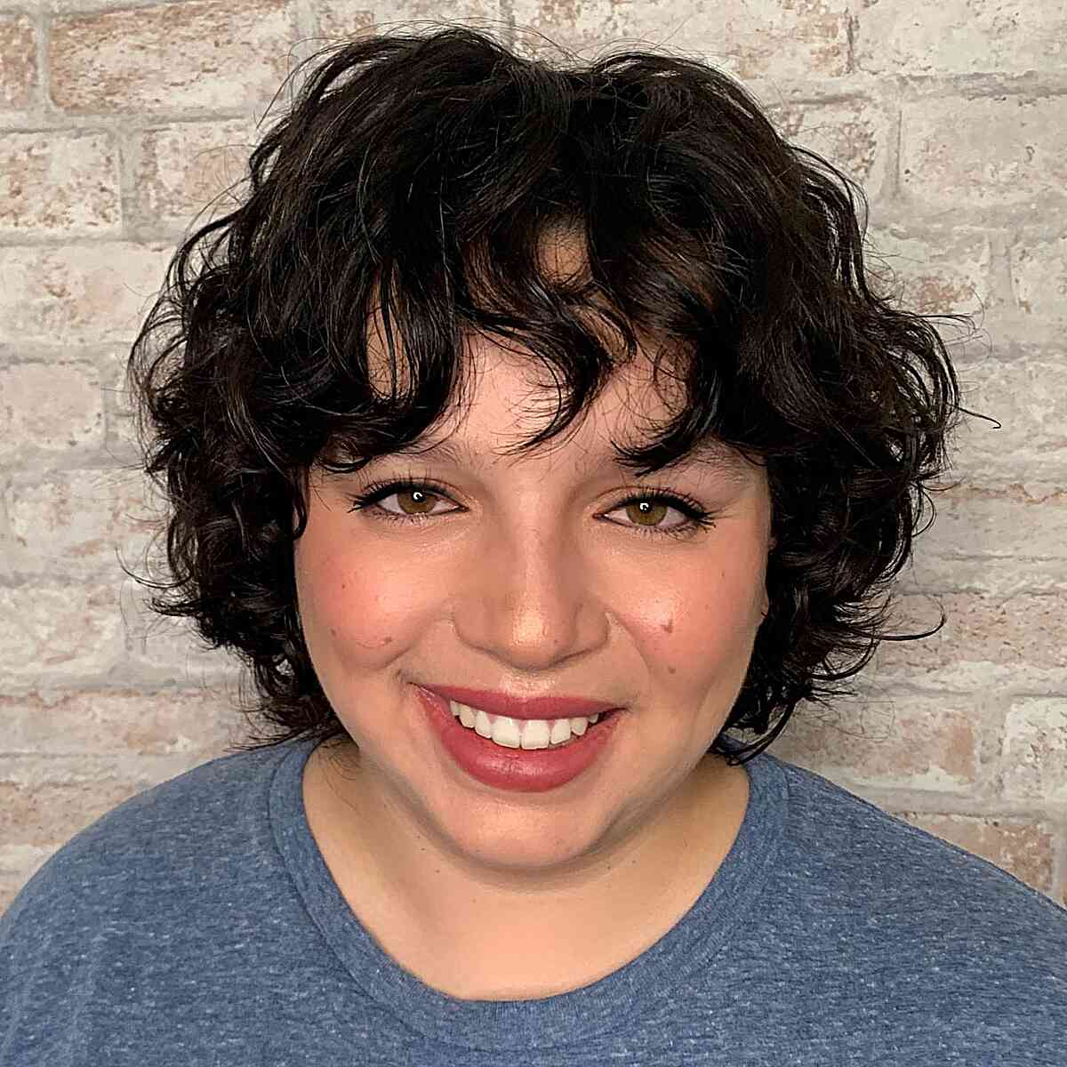 50 Best Short Hairstyles for Round Faces to Look Slimmer