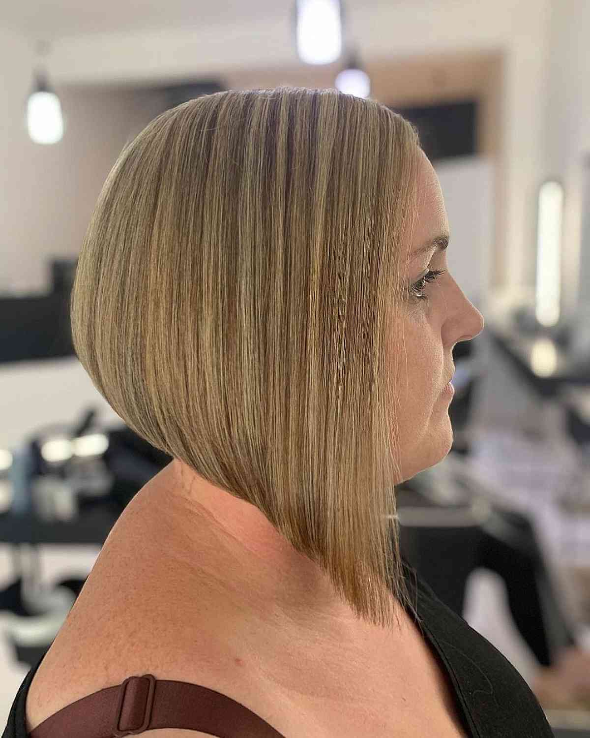 50 Best Short Hairstyles for Round Faces to Look Slimmer