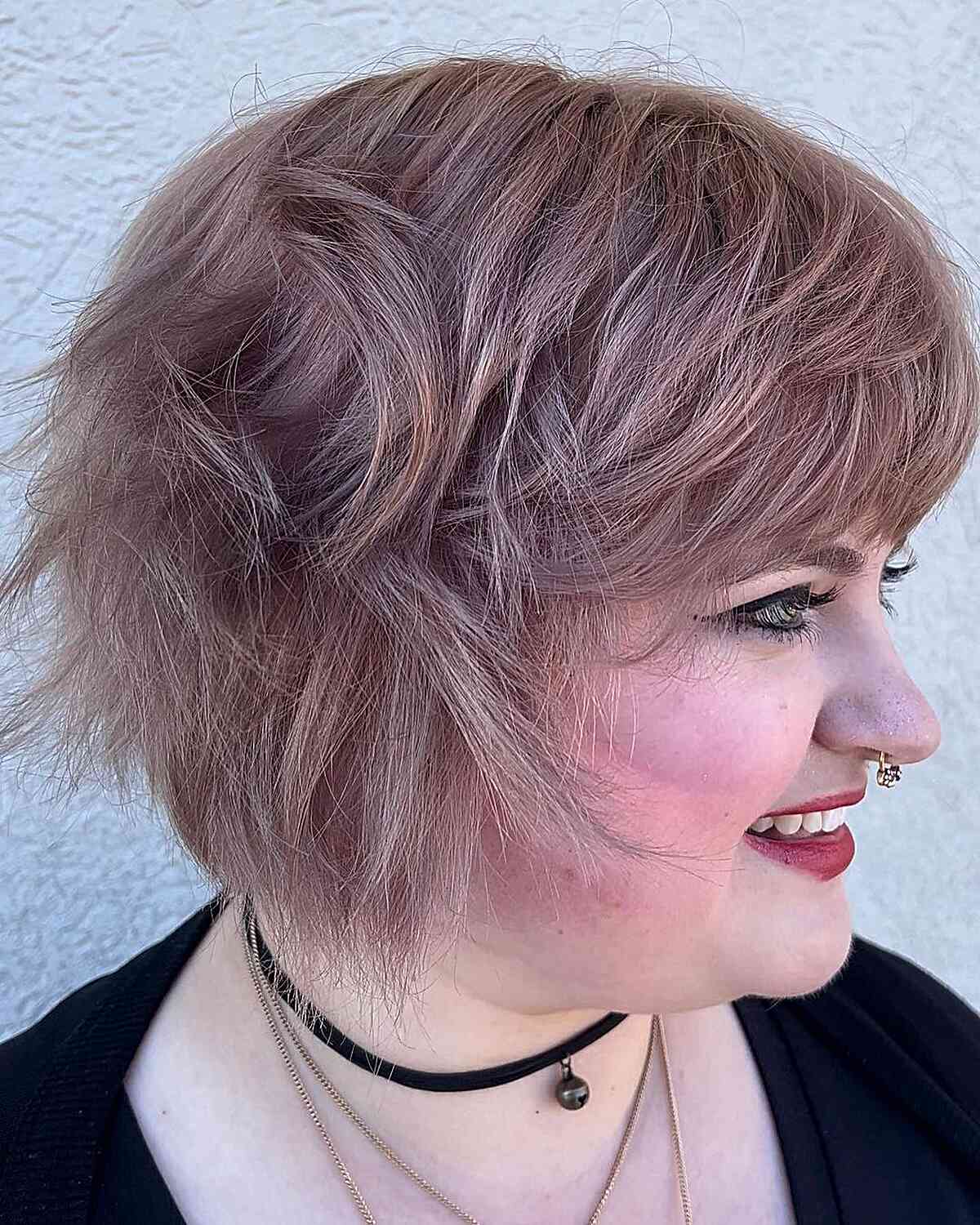 50 Best Short Hairstyles for Round Faces to Look Slimmer