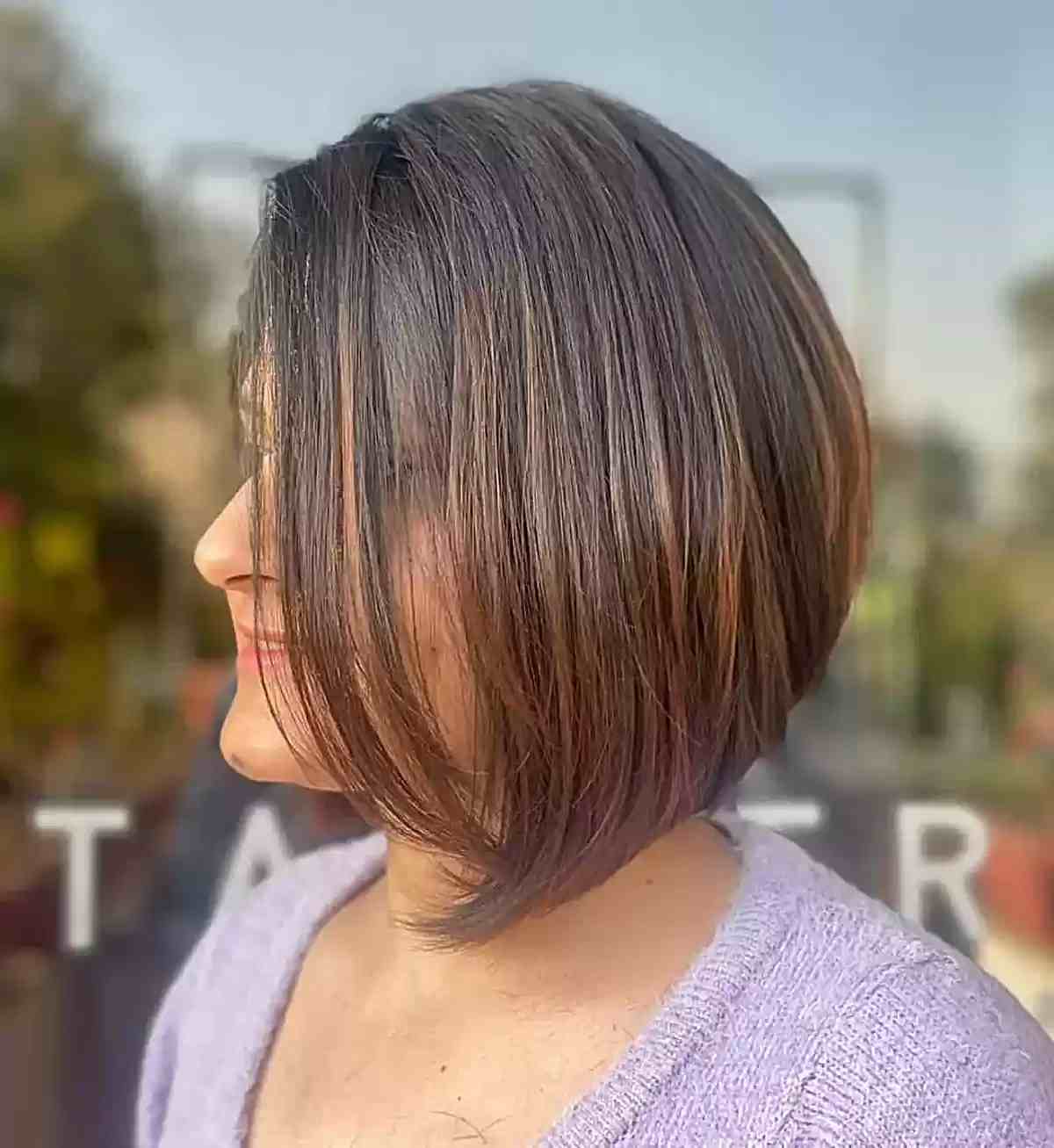 50 Best Short Hairstyles for Round Faces to Look Slimmer