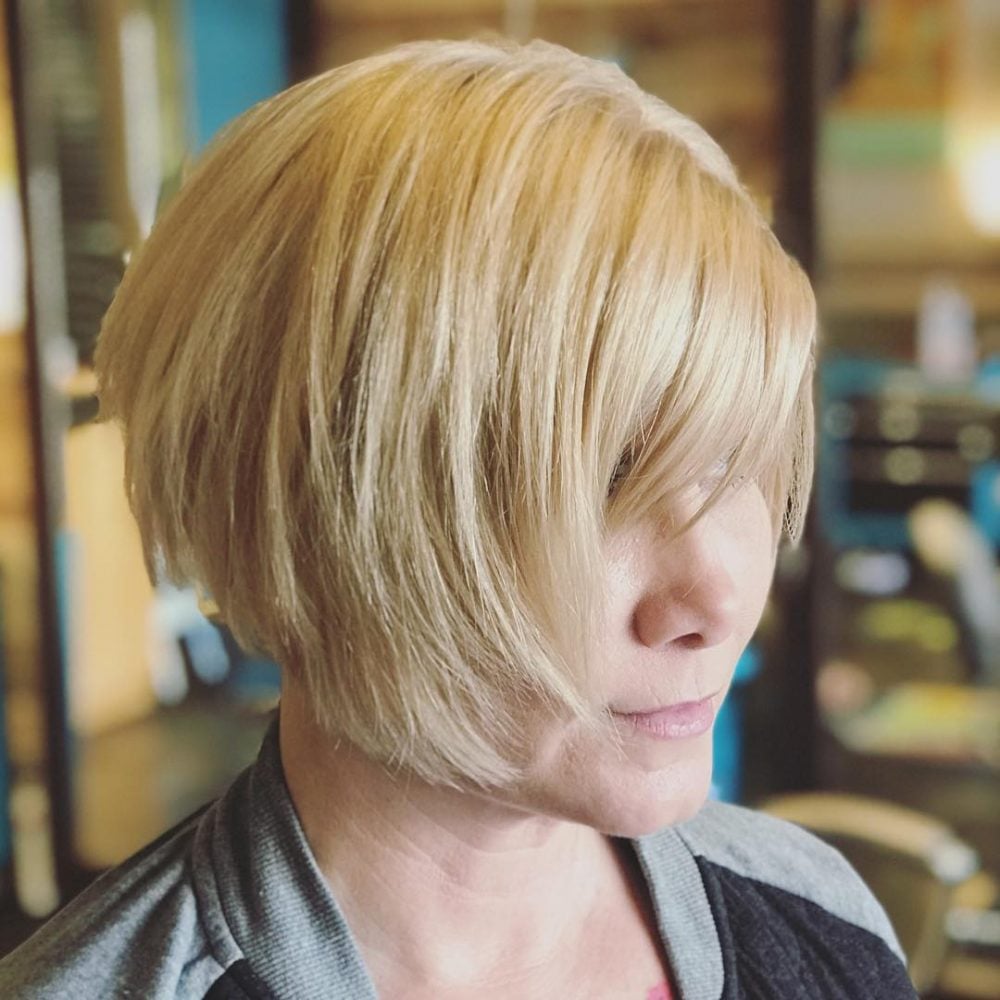 42 Flattering Short Hairstyles for Long Faces in 2025