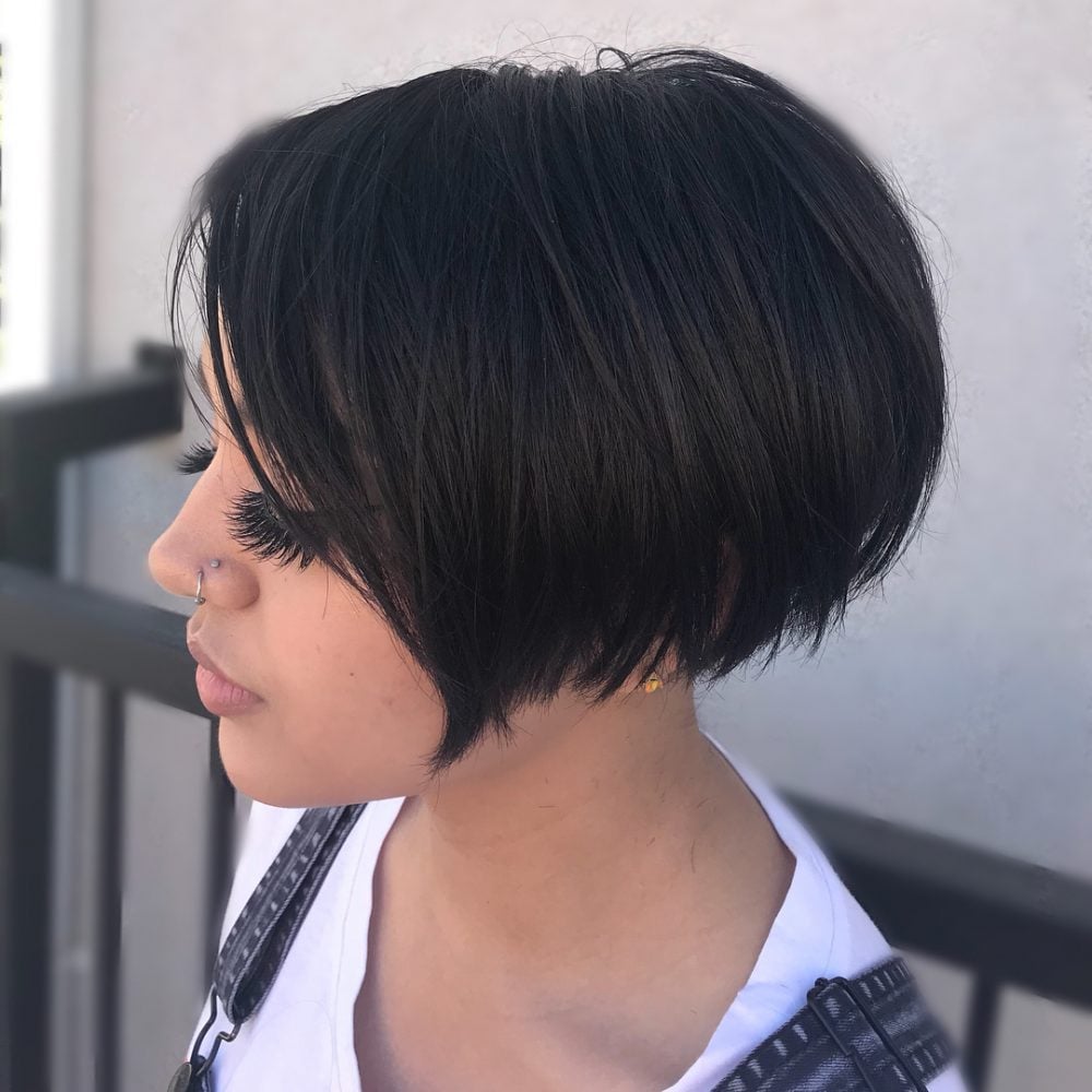 42 Flattering Short Hairstyles for Long Faces in 2025