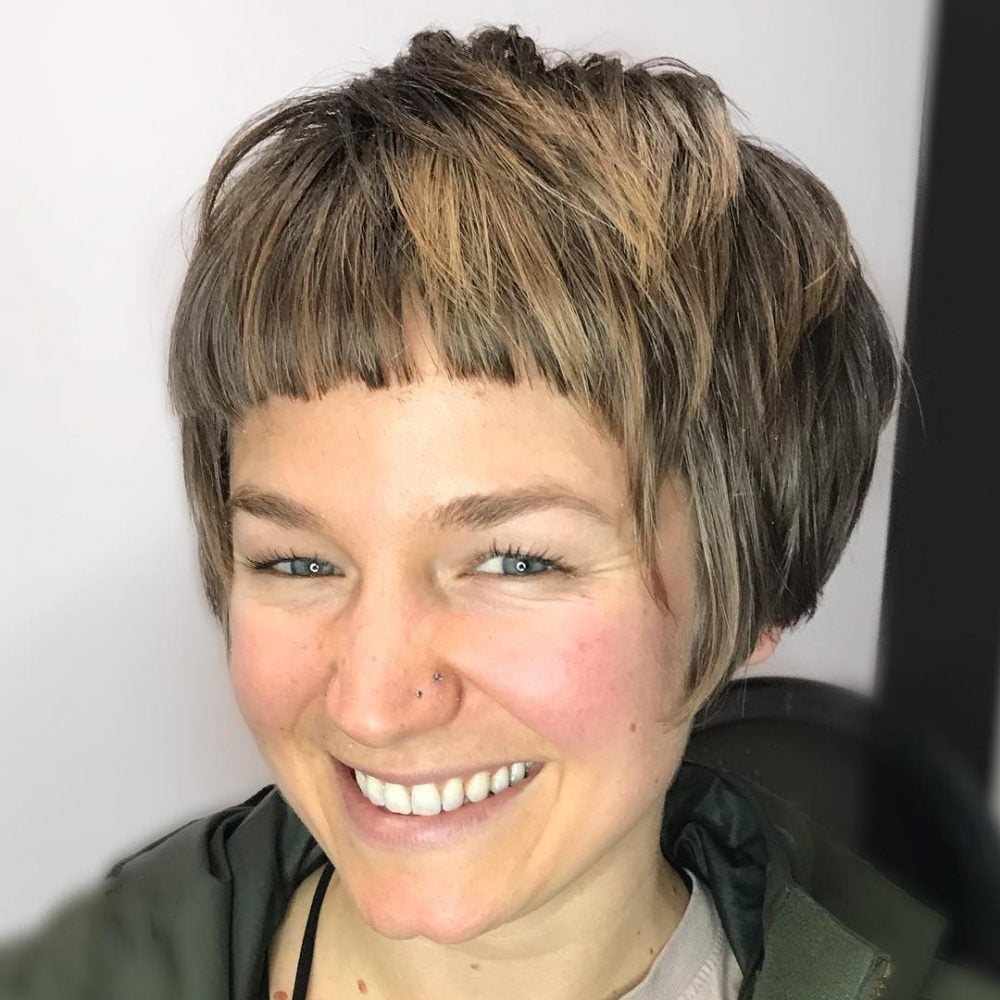 42 Flattering Short Hairstyles for Long Faces in 2025