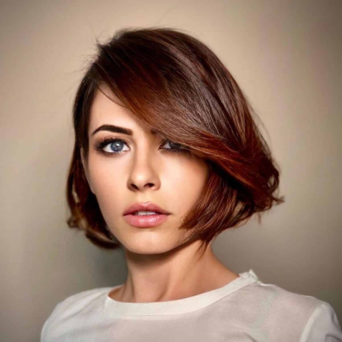 42 Flattering Short Hairstyles for Long Faces in 2025