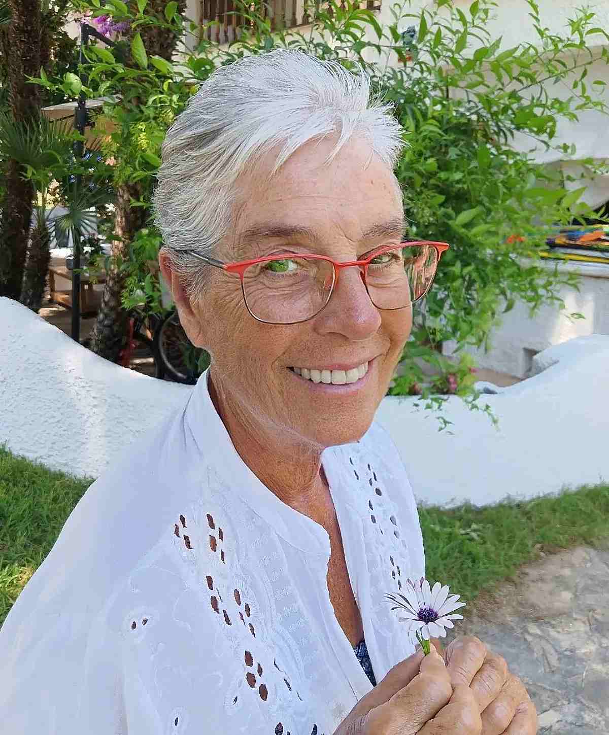 100+ Short Haircuts for Older Women  in 2025