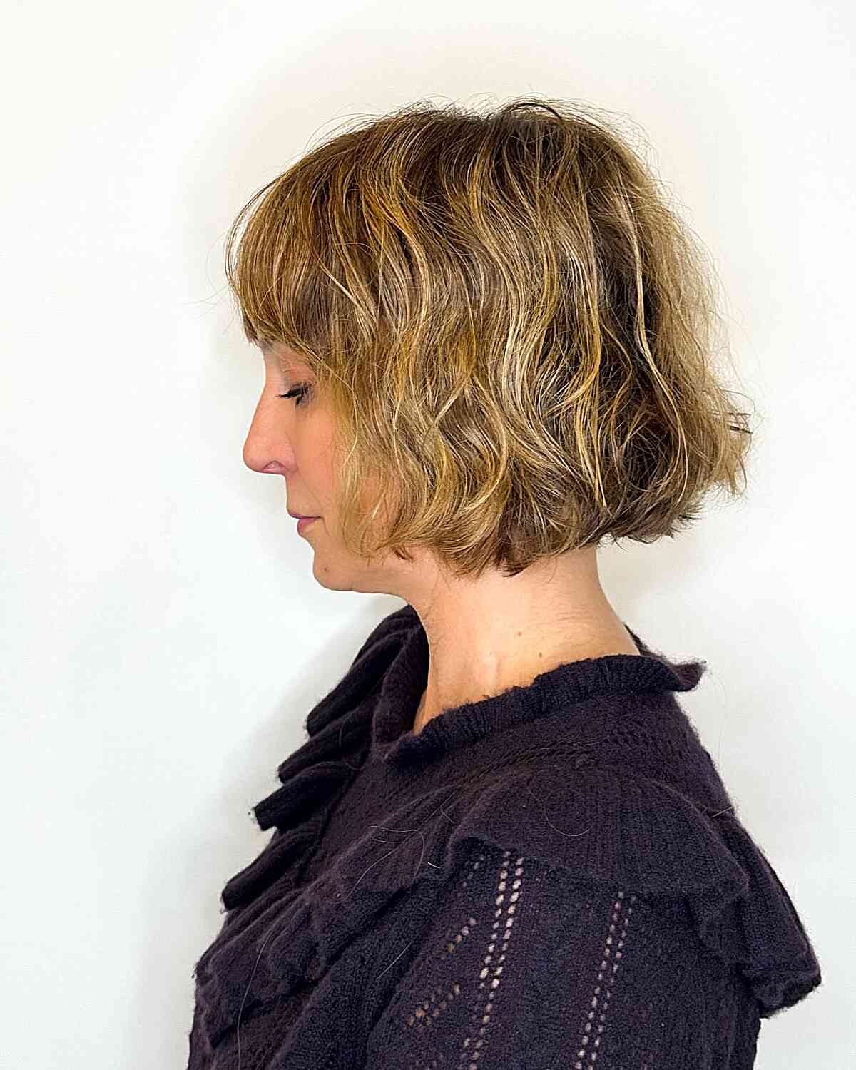 22 Chin-Length Wavy Hair Ideas for Beachy-Chic Look