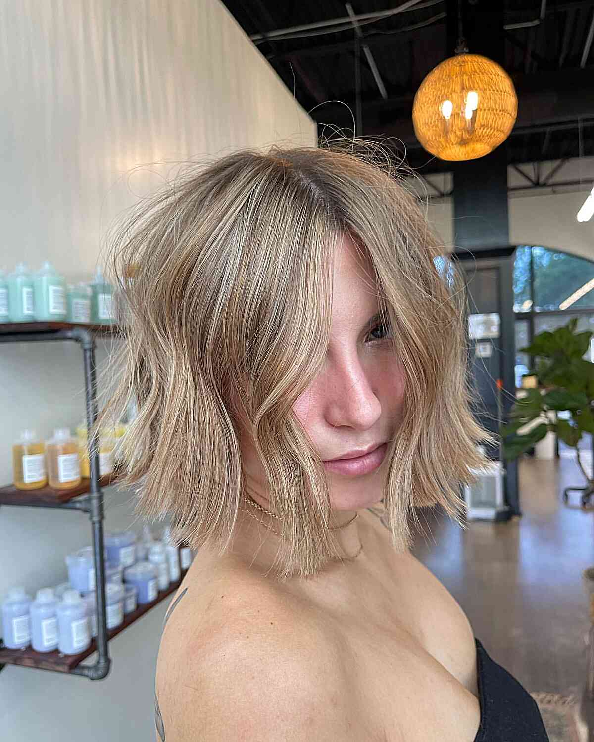 22 Chin-Length Wavy Hair Ideas for Beachy-Chic Look