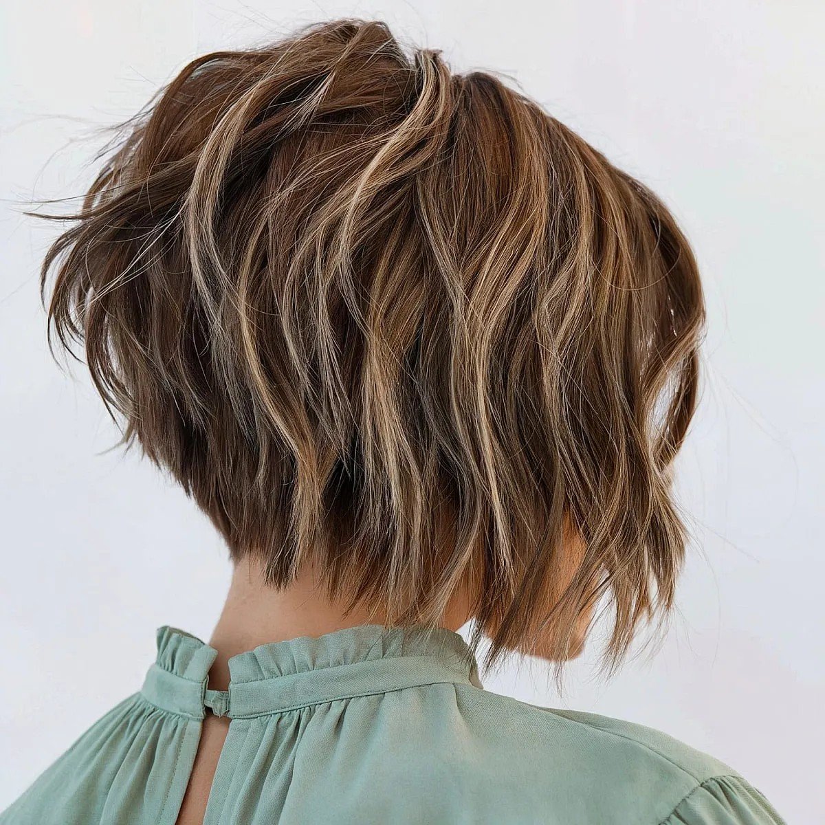 22 Chin-Length Wavy Hair Ideas for Beachy-Chic Look