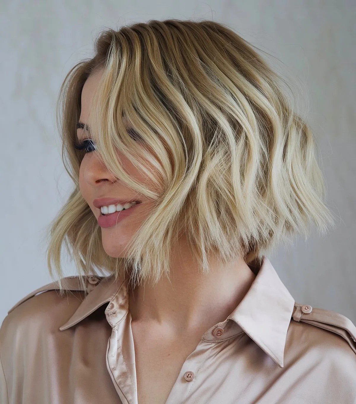 22 Chin-Length Wavy Hair Ideas for Beachy-Chic Look