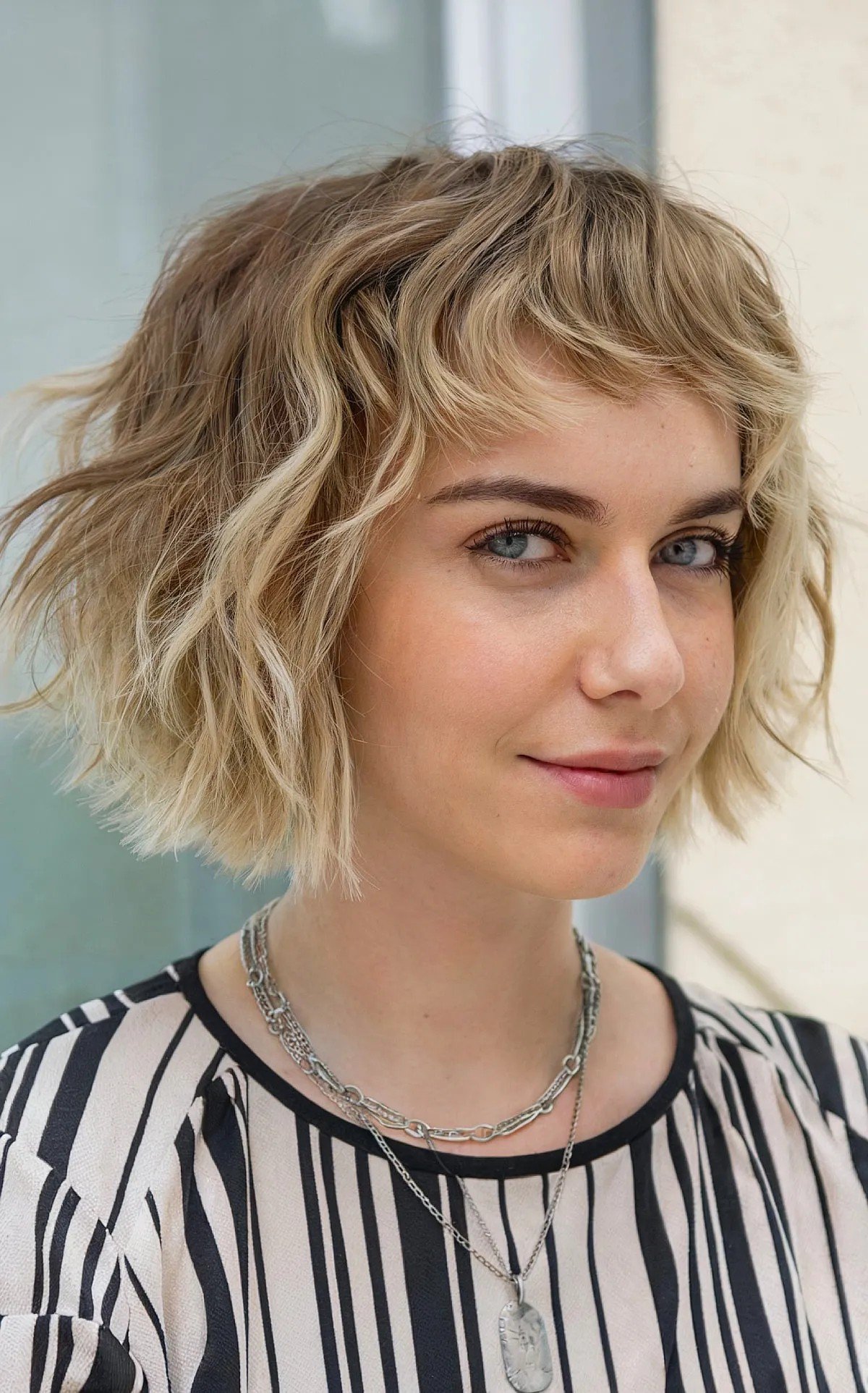 22 Chin-Length Wavy Hair Ideas for Beachy-Chic Look
