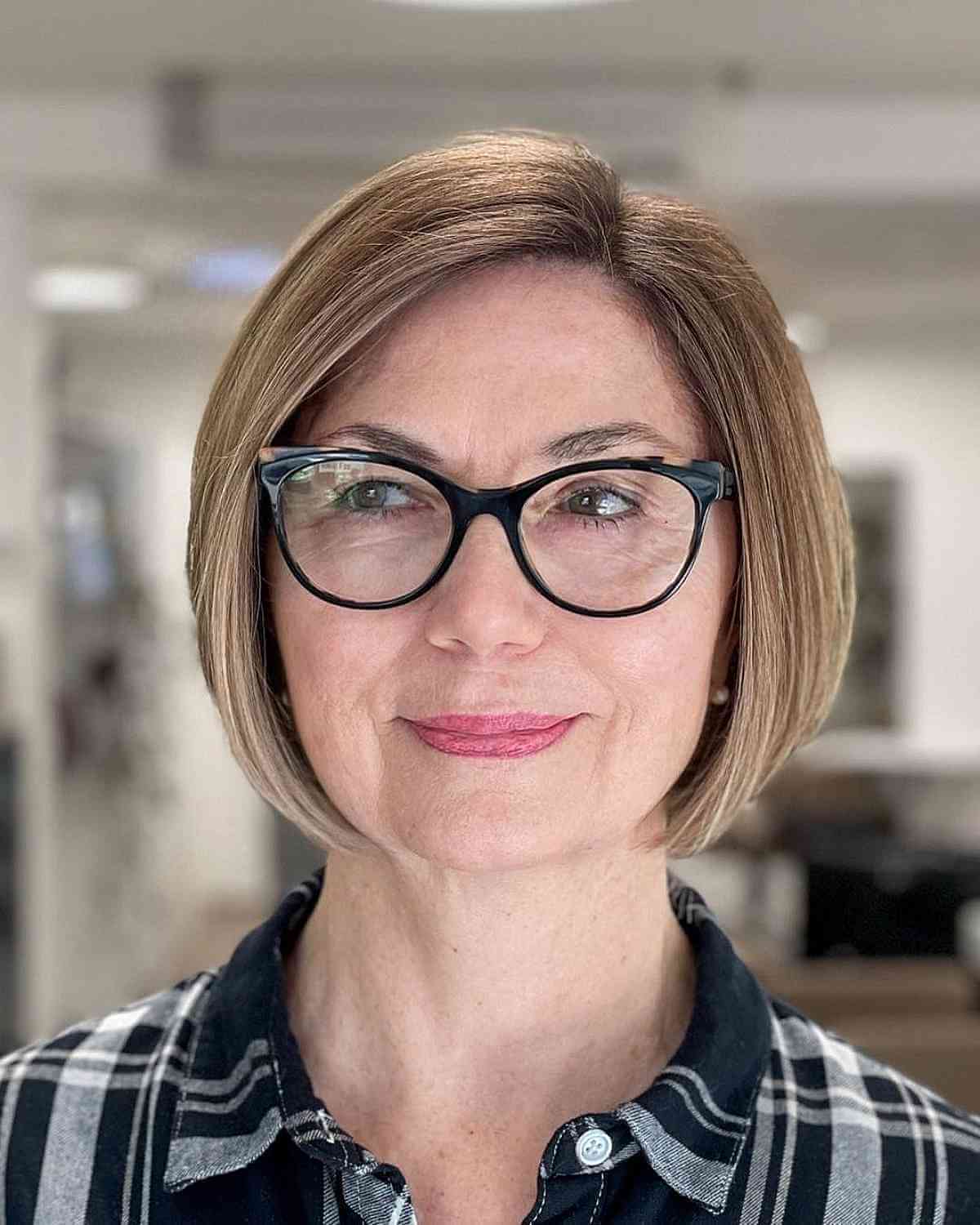 94 Stylish & Fuss-Free Short Hairstyles for Women Over 50 in 2025