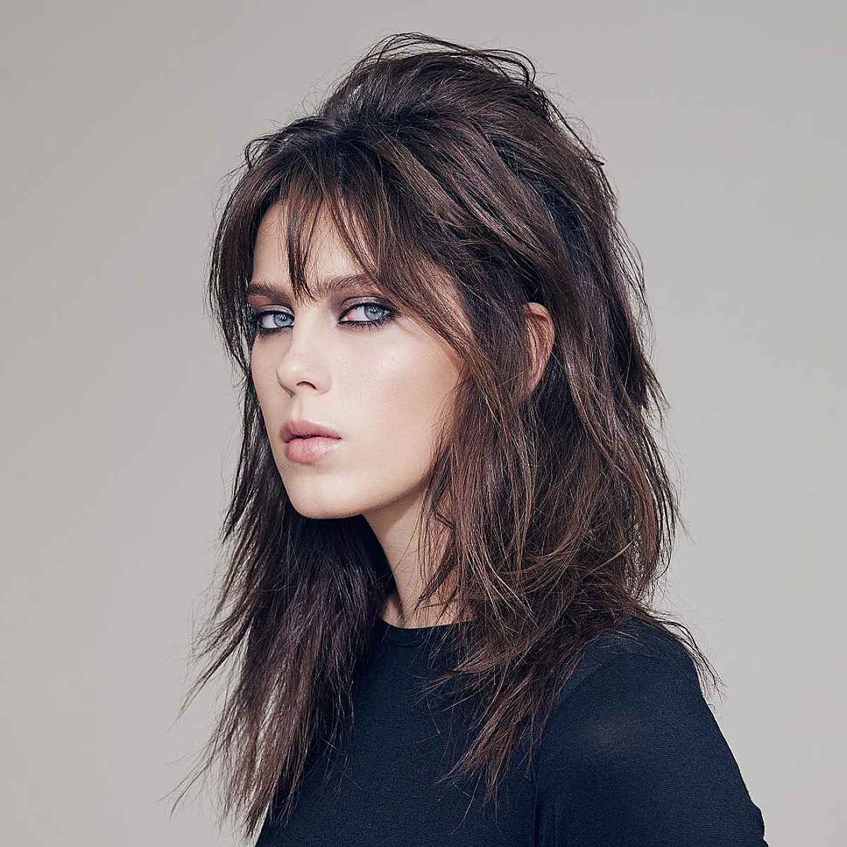 35 Greatest Ways to Pair a Wolf Cut with Bangs