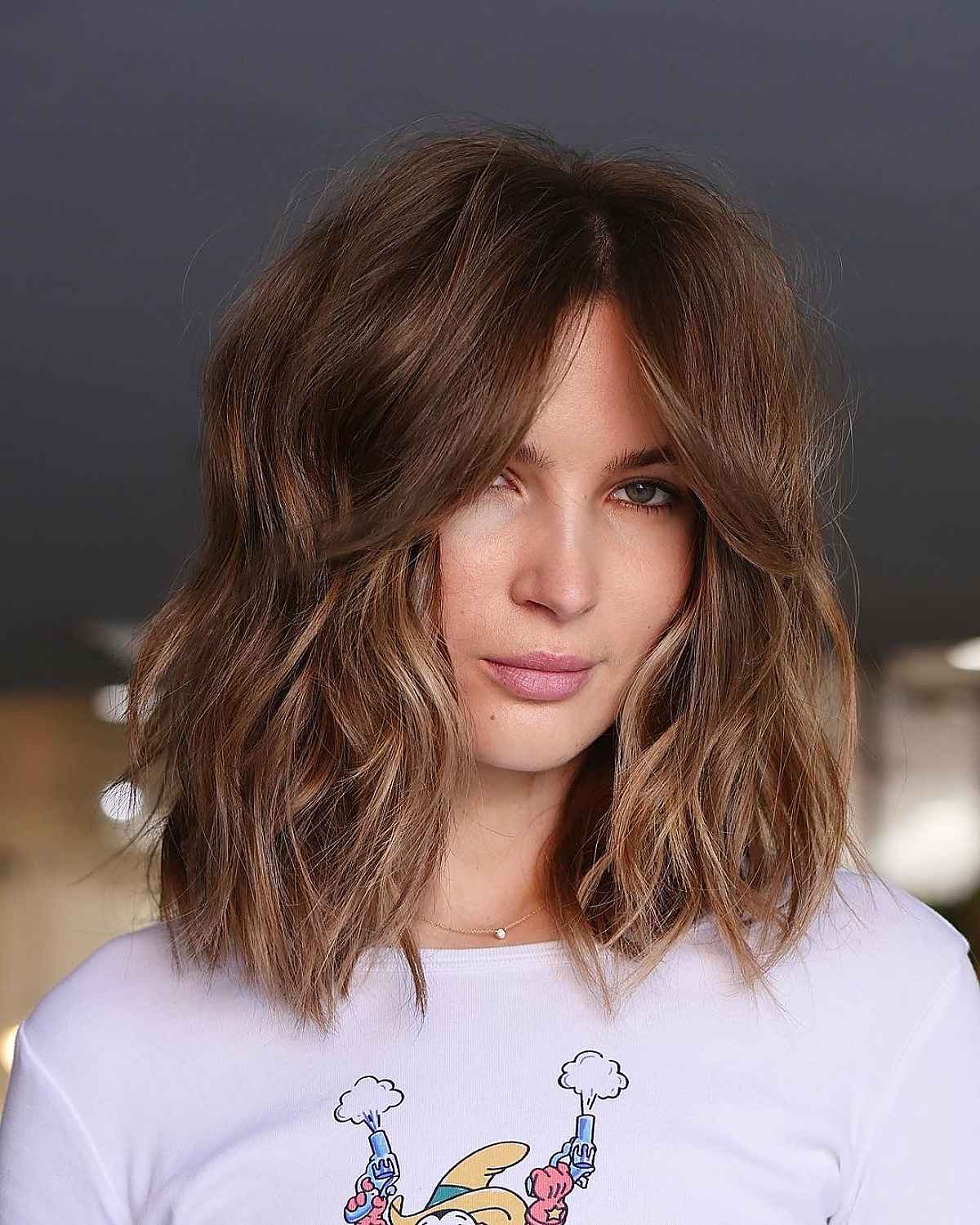 Pairing Curtain Bangs with Wavy Hair? 22 Best Ways to Do It