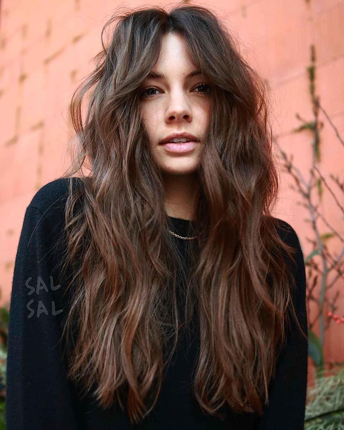 Pairing Curtain Bangs with Wavy Hair? 22 Best Ways to Do It