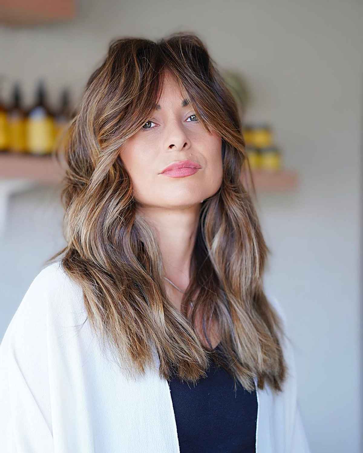 Pairing Curtain Bangs with Wavy Hair? 22 Best Ways to Do It