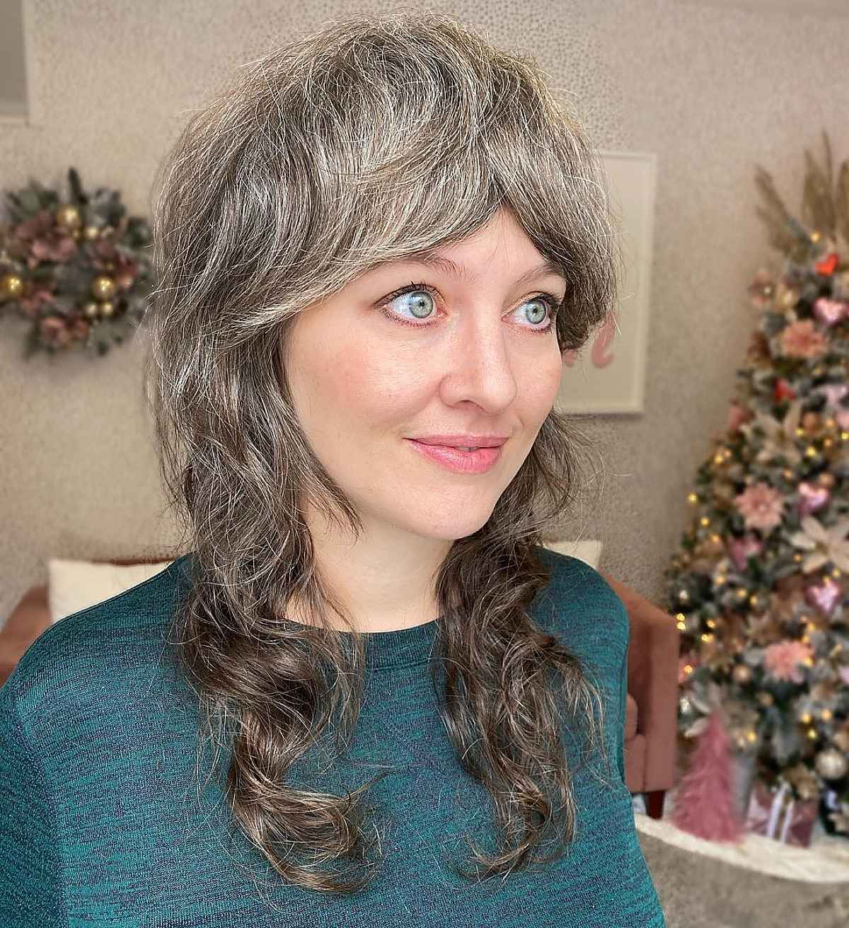 Pairing Curtain Bangs with Wavy Hair? 22 Best Ways to Do It