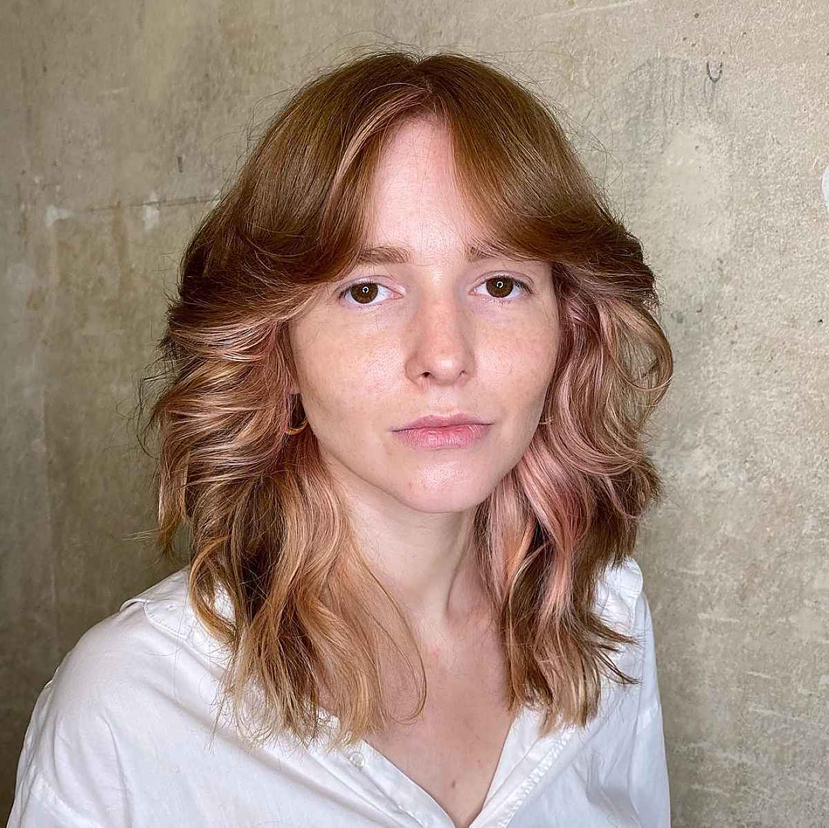 Pairing Curtain Bangs with Wavy Hair? 22 Best Ways to Do It
