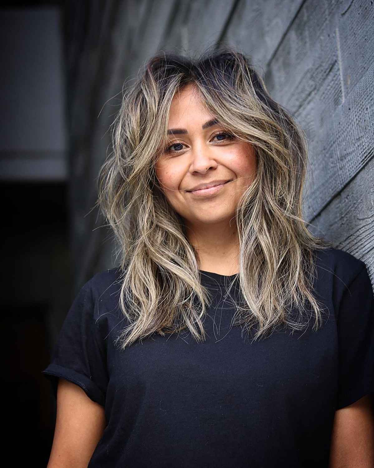 Pairing Curtain Bangs with Wavy Hair? 22 Best Ways to Do It
