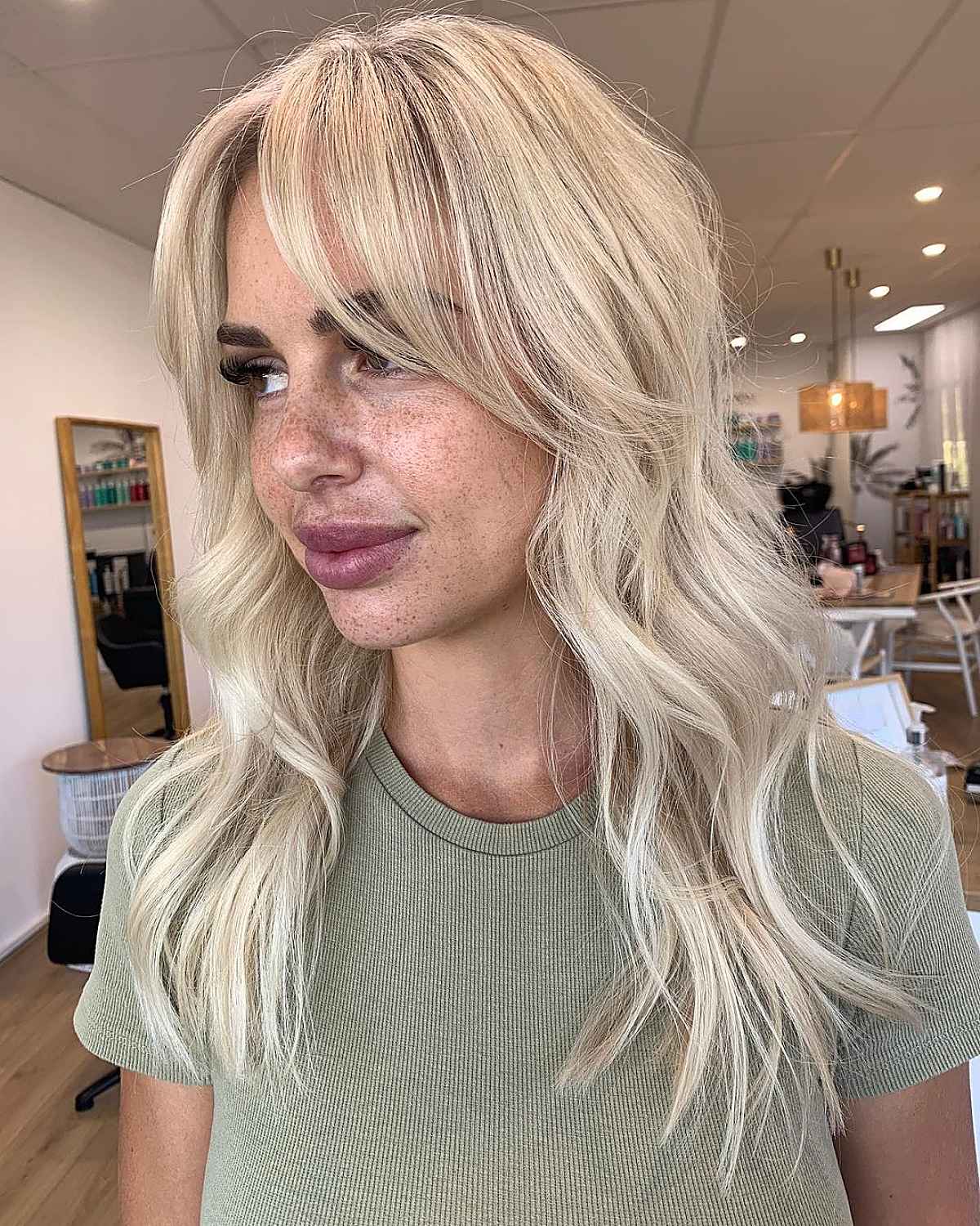 Pairing Curtain Bangs with Wavy Hair? 22 Best Ways to Do It