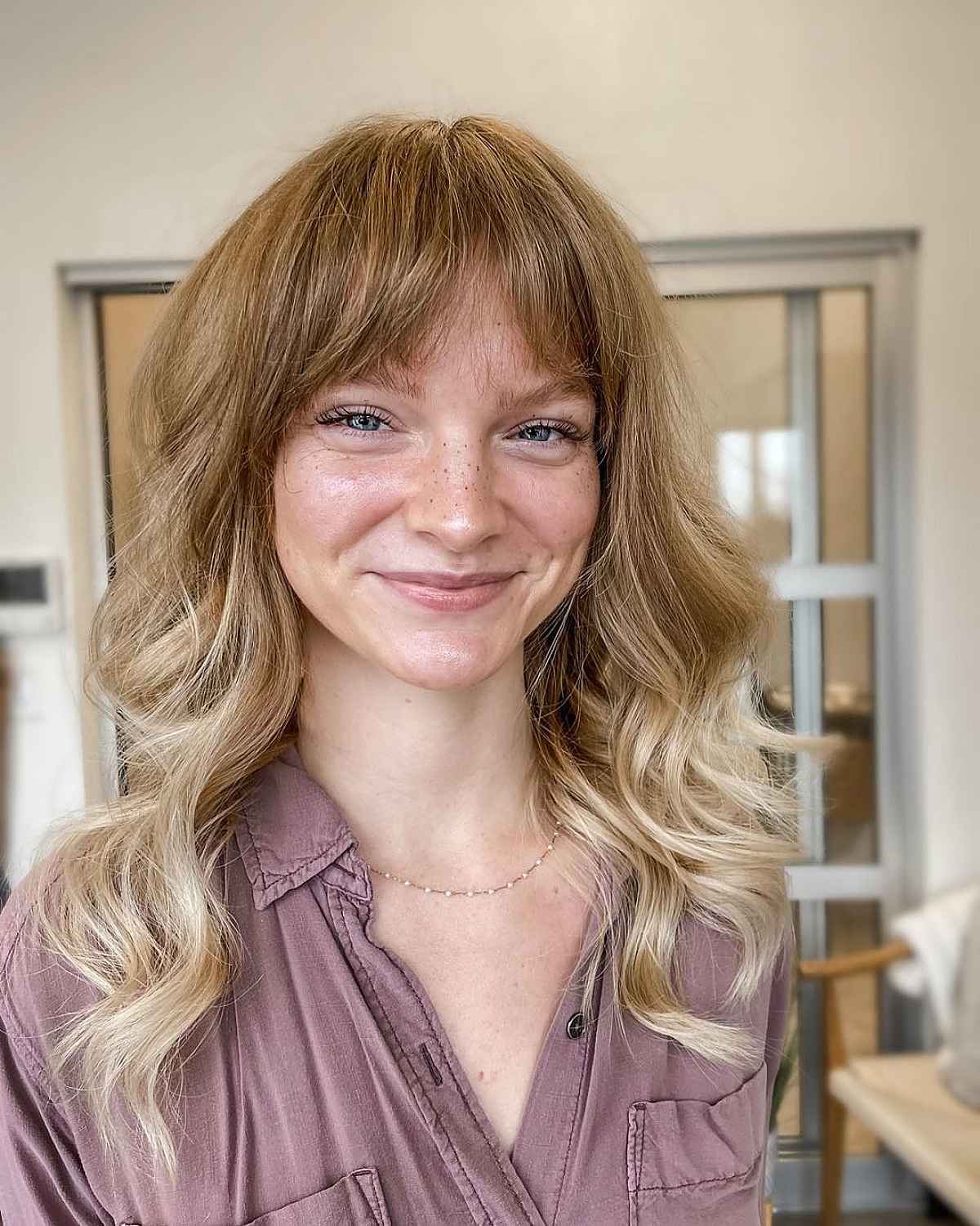 Pairing Curtain Bangs with Wavy Hair? 22 Best Ways to Do It