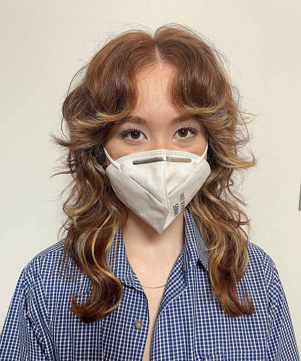 Pairing Curtain Bangs with Wavy Hair? 22 Best Ways to Do It