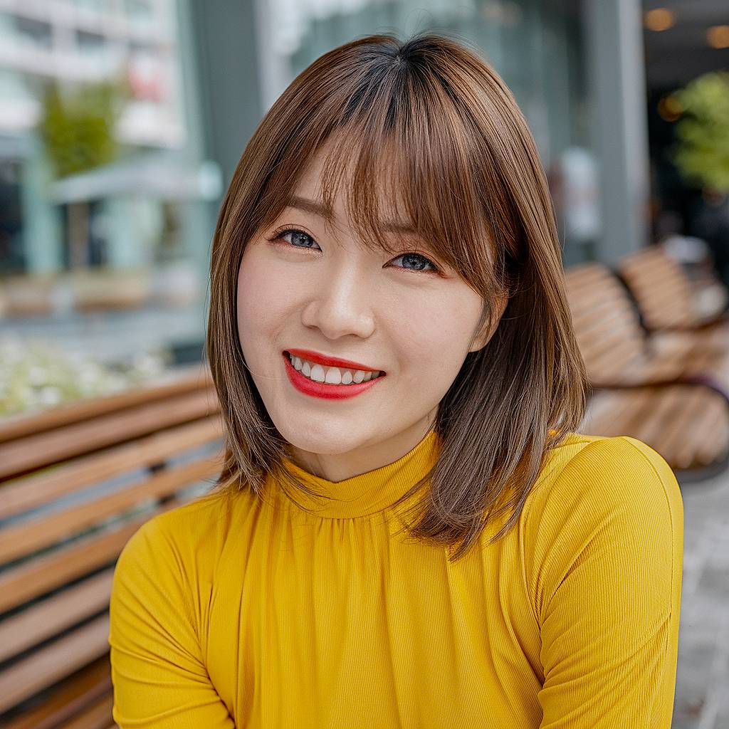 15+ Flattering Bangs for Oval Faces That Are Perfect for 2025