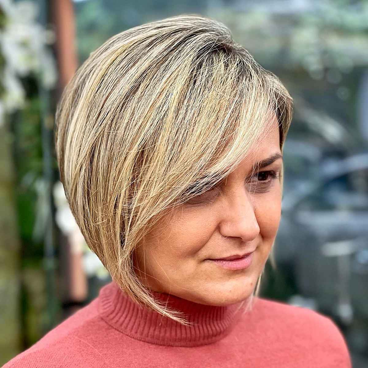 45 Hairstyles with Side Bangs, Perfect for Every Face Shape & Length
