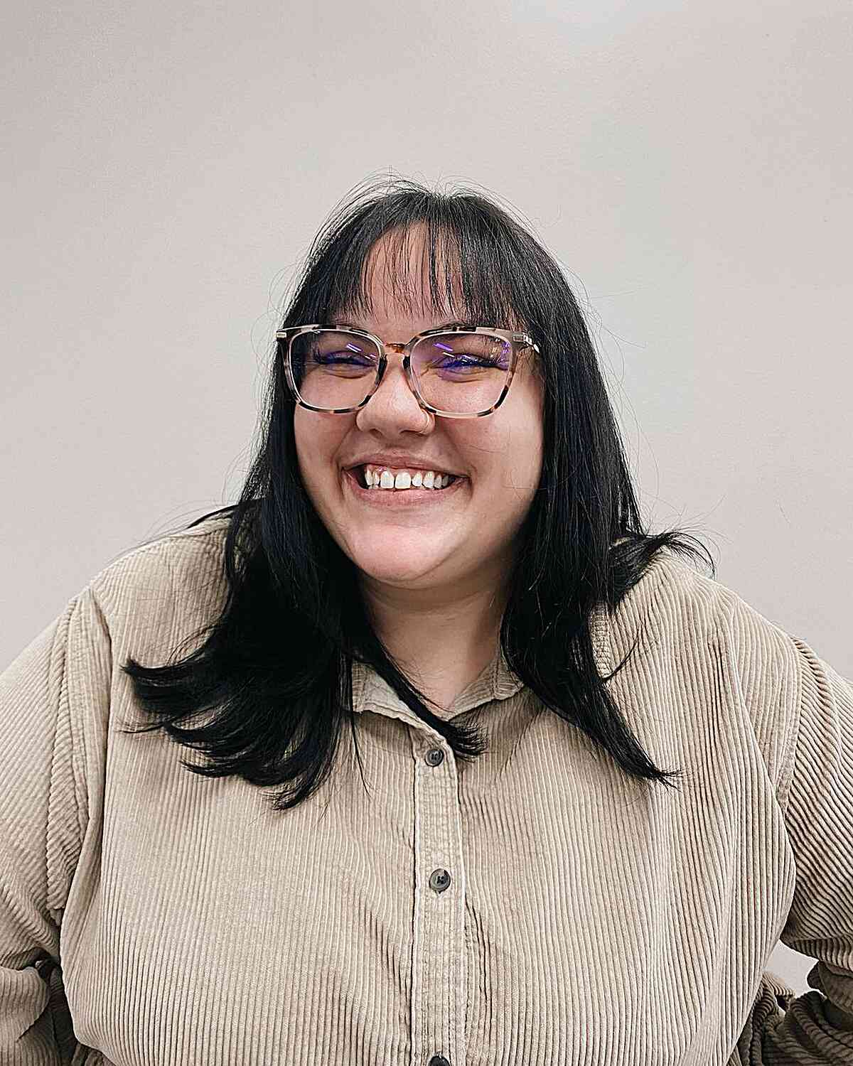 Bangs for Round Face Shapes: 53 Flattering Haircuts