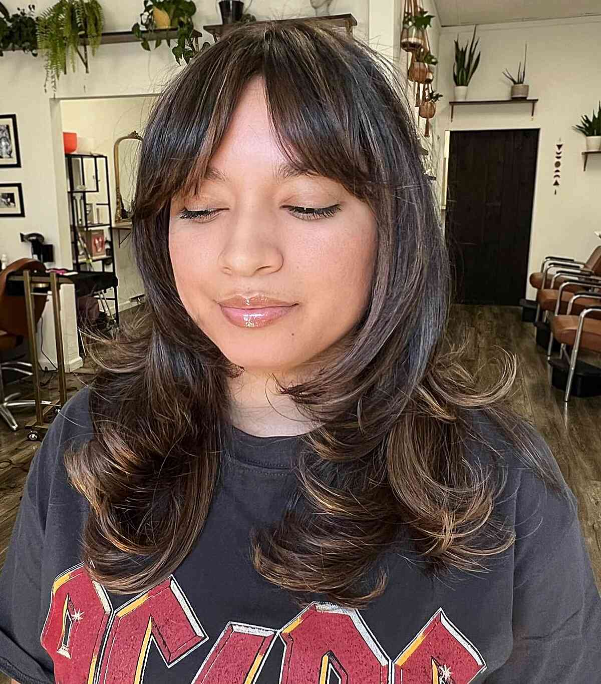 Bangs for Round Face Shapes: 53 Flattering Haircuts