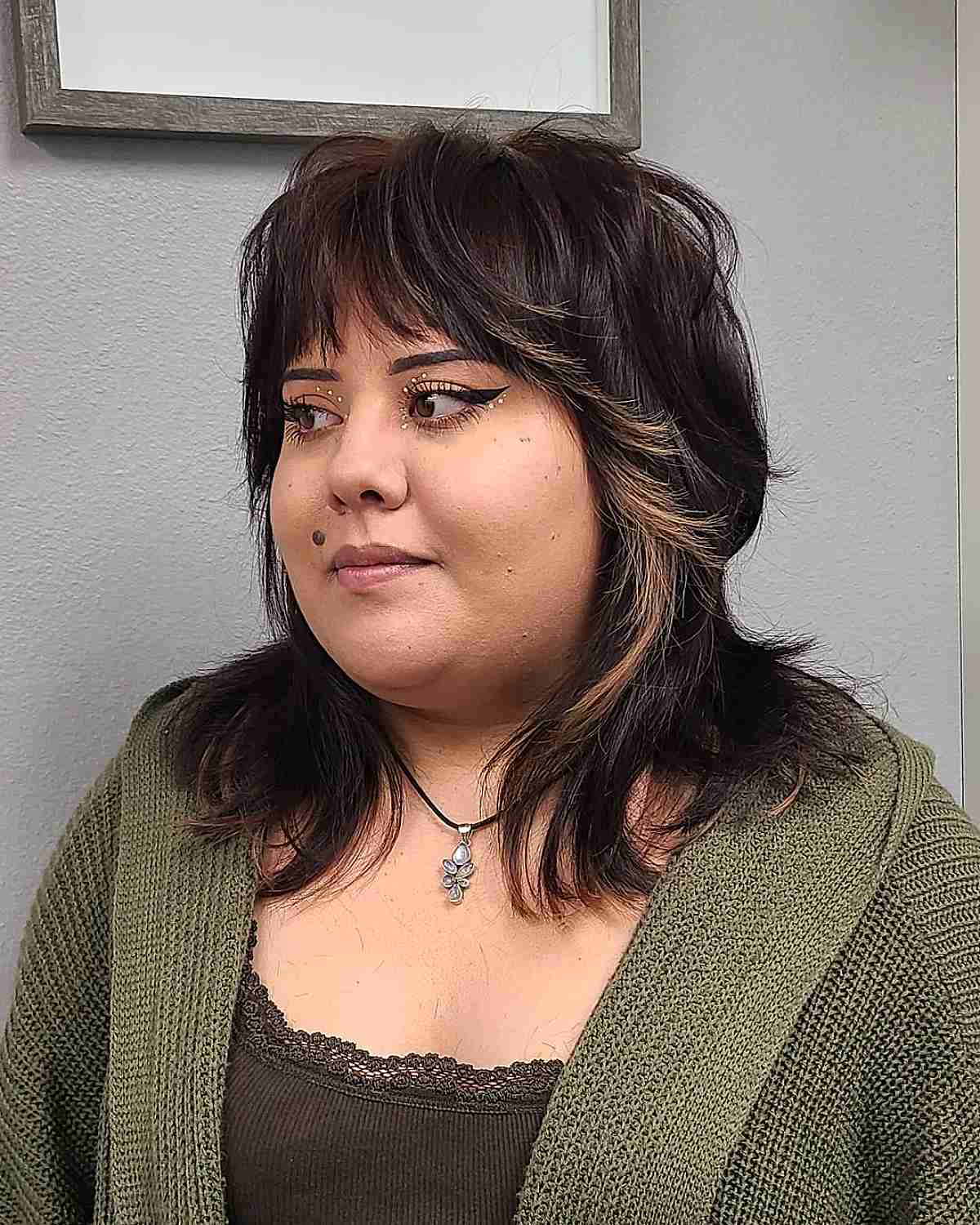 Bangs for Round Face Shapes: 53 Flattering Haircuts