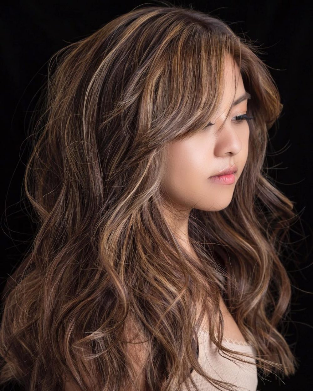 Bangs for Round Face Shapes: 53 Flattering Haircuts