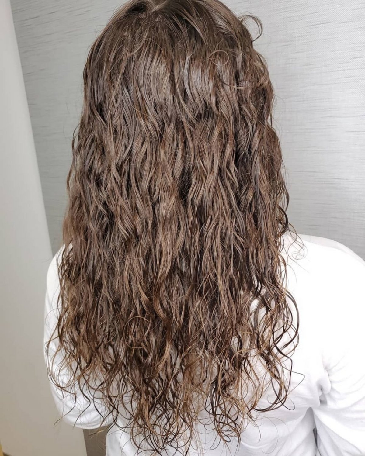 23 Wavy Perm Hairstyle Ideas for a Stylish, Beachy Look