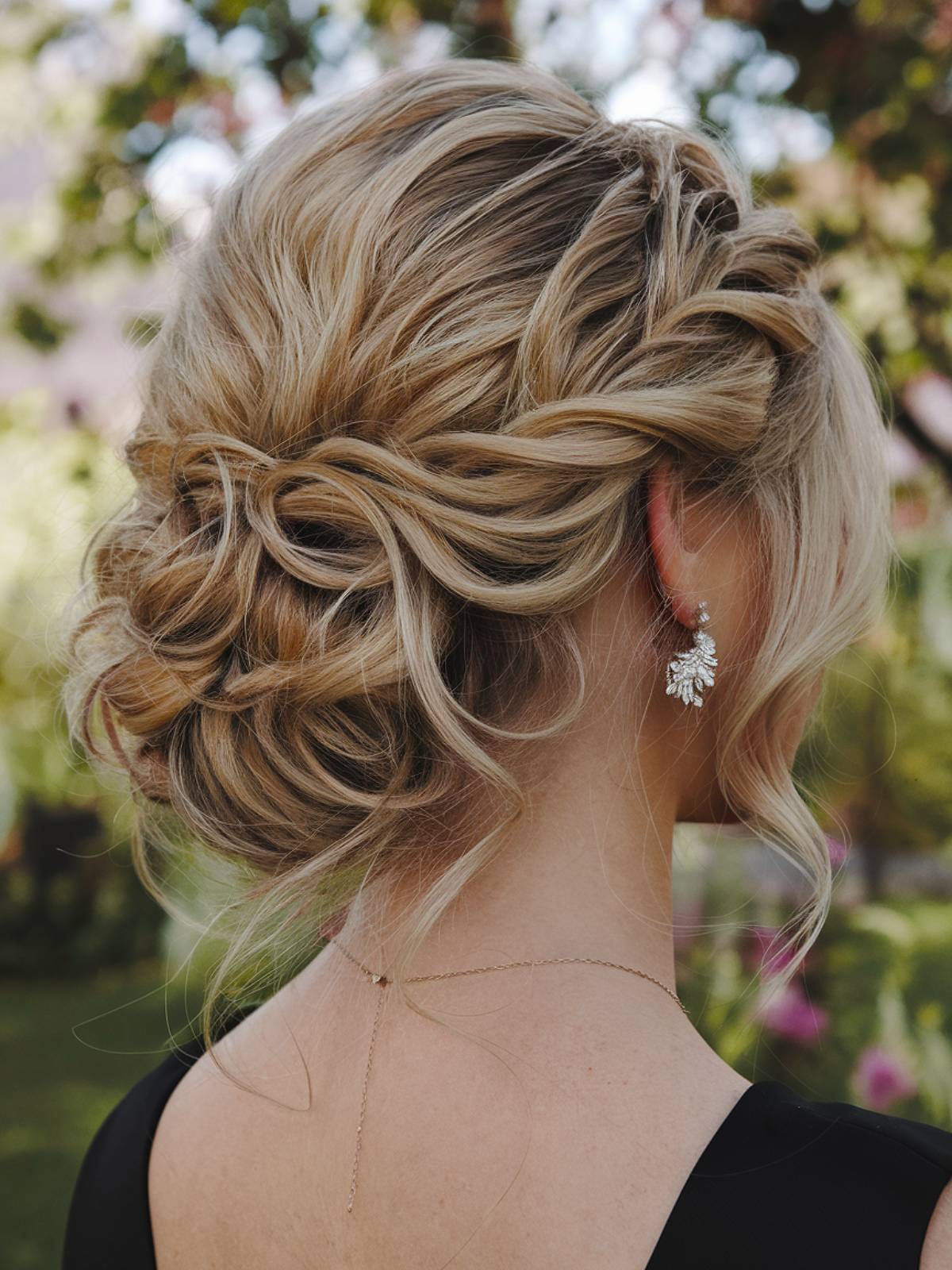 15+ Gorgeous Wavy Hairstyles for That Perfect 2025 Look