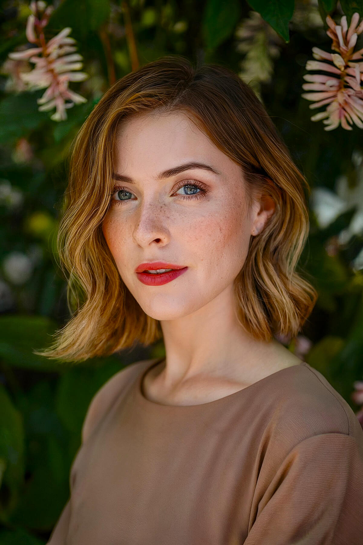 15+ Gorgeous Wavy Hairstyles for That Perfect 2025 Look