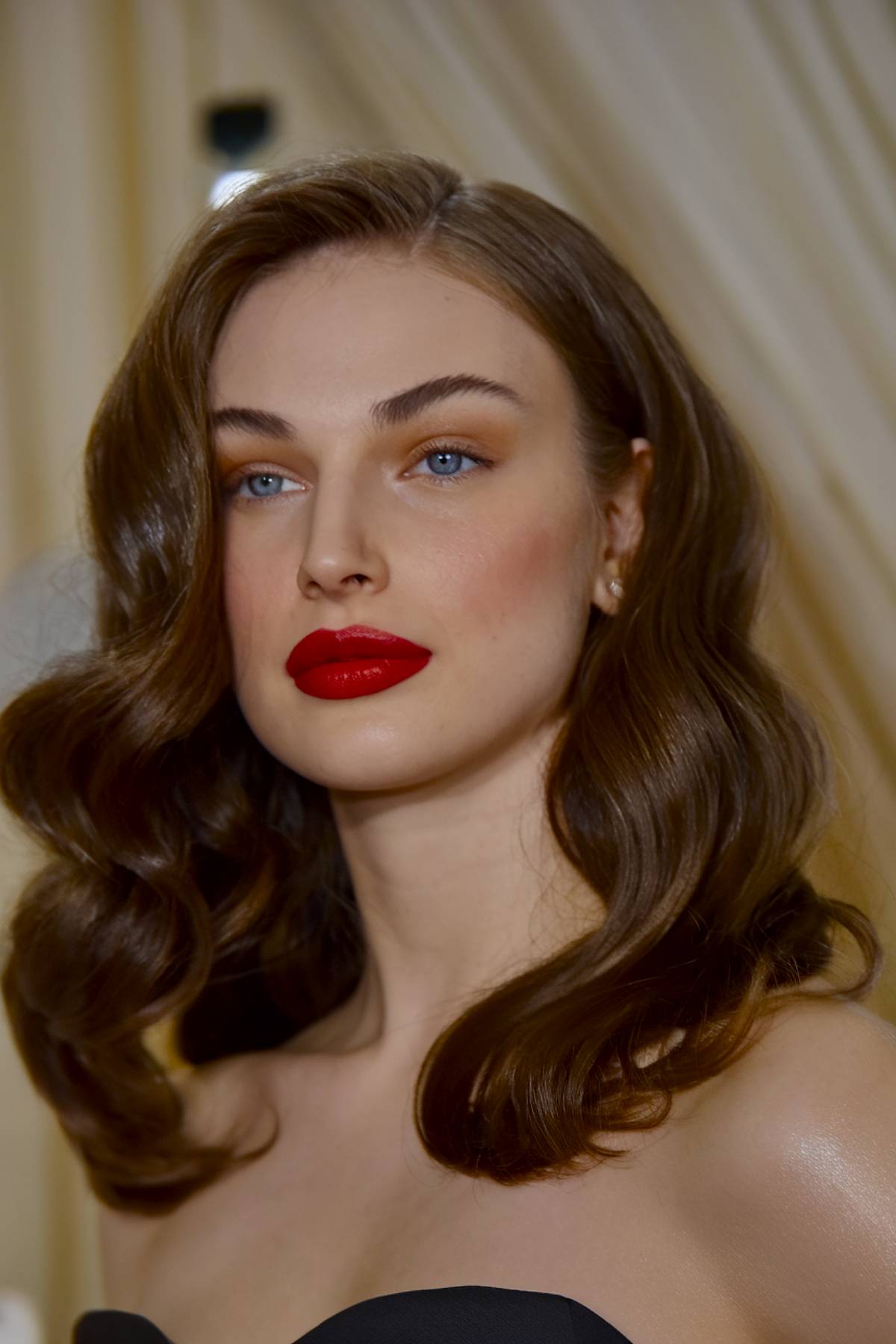 15+ Gorgeous Wavy Hairstyles for That Perfect 2025 Look