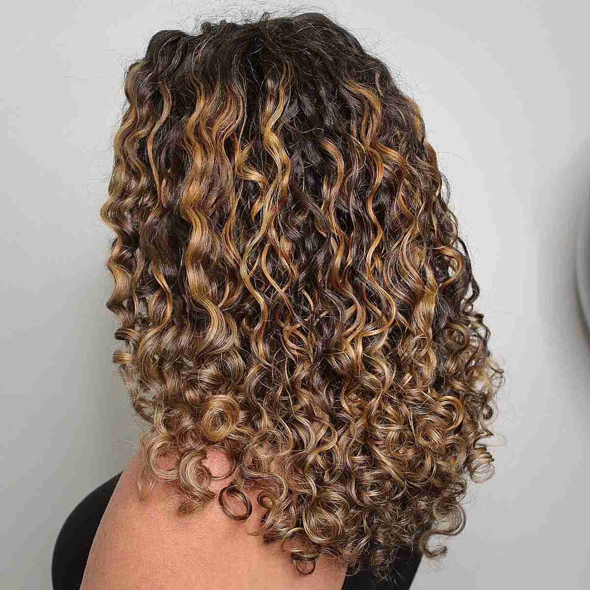 Here’s The Best Way to Get Balayage for Curly Hair