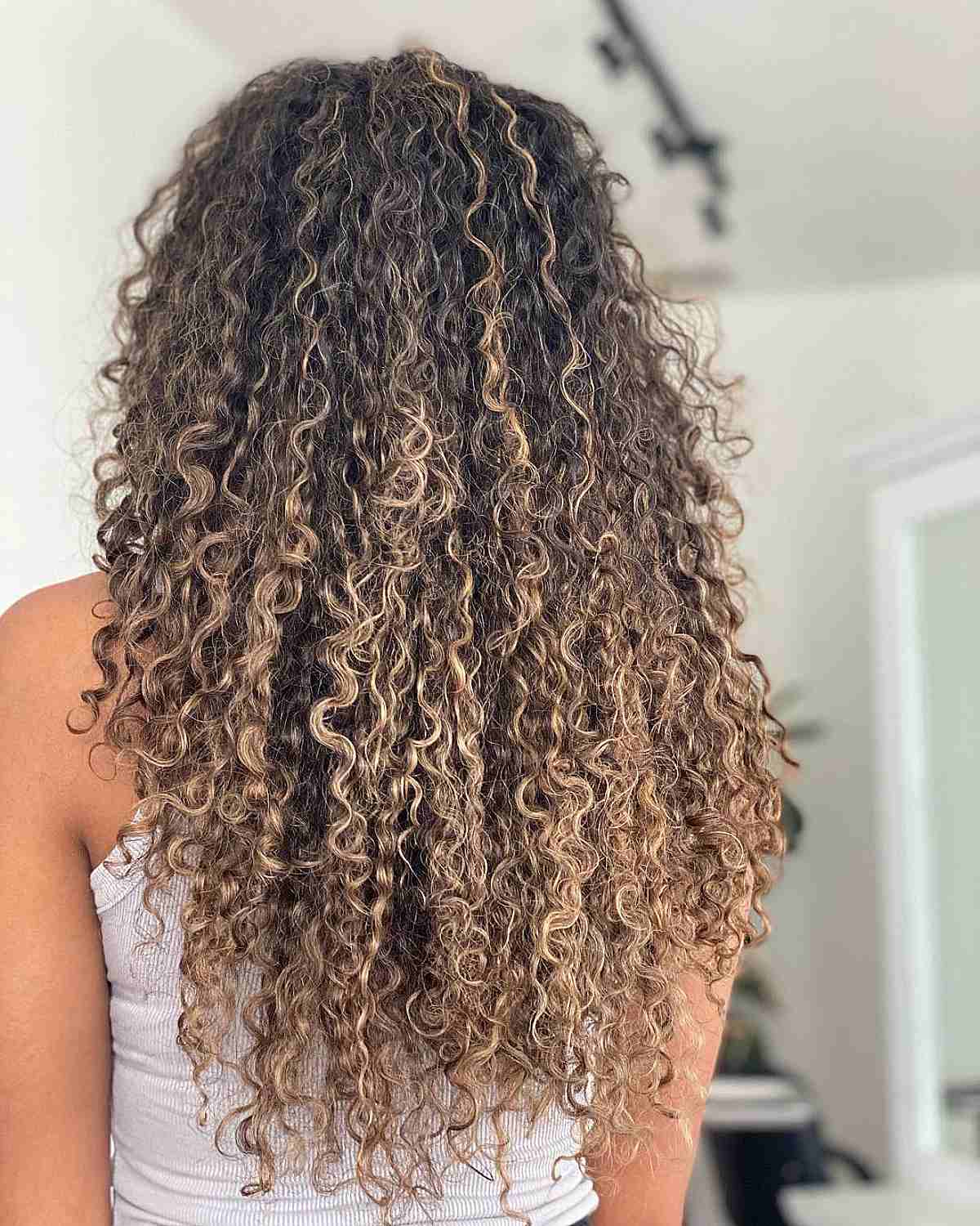 Here’s The Best Way to Get Balayage for Curly Hair
