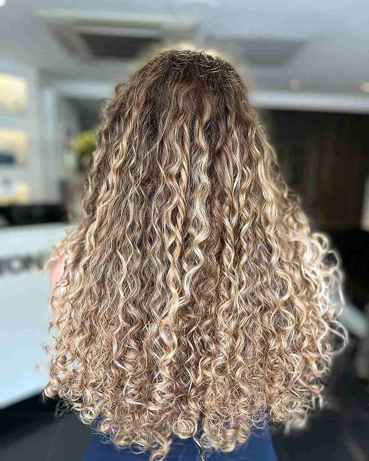 Here’s The Best Way to Get Balayage for Curly Hair