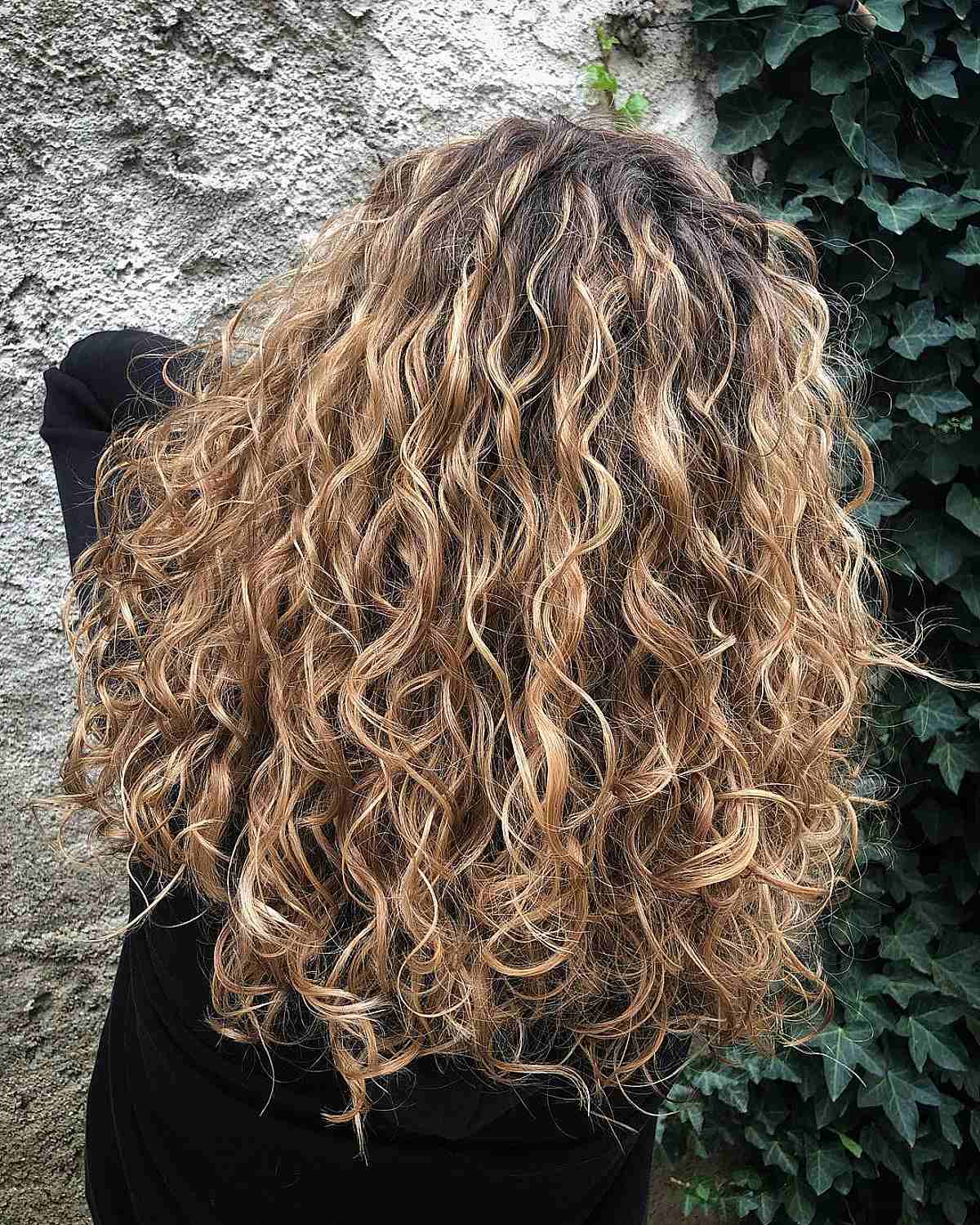 Here’s The Best Way to Get Balayage for Curly Hair