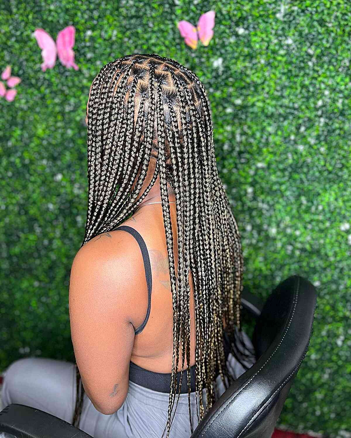 30 Hottest Knotless Box Braids Hairstyles Women of Color Are Getting in 2025