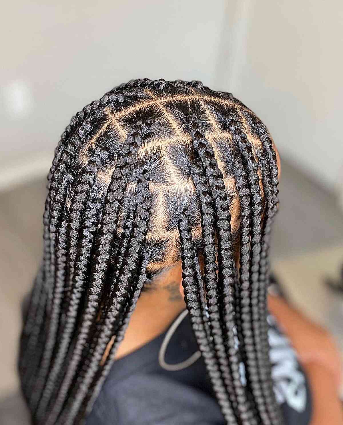 30 Hottest Knotless Box Braids Hairstyles Women of Color Are Getting in 2025